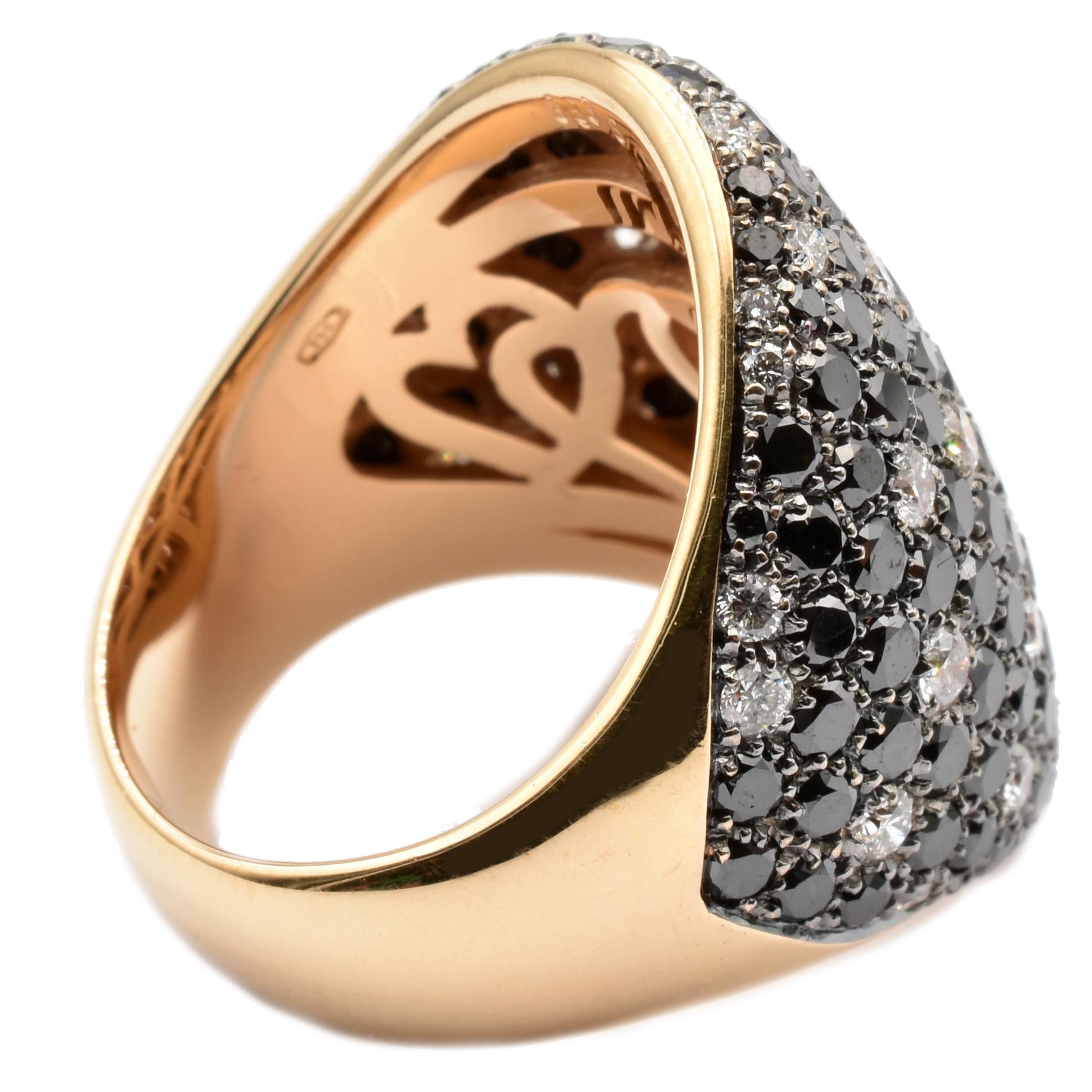 Gilberto Cassola Black and White Diamonds Rose Gold Ring Made in Italy In New Condition For Sale In Valenza, AL