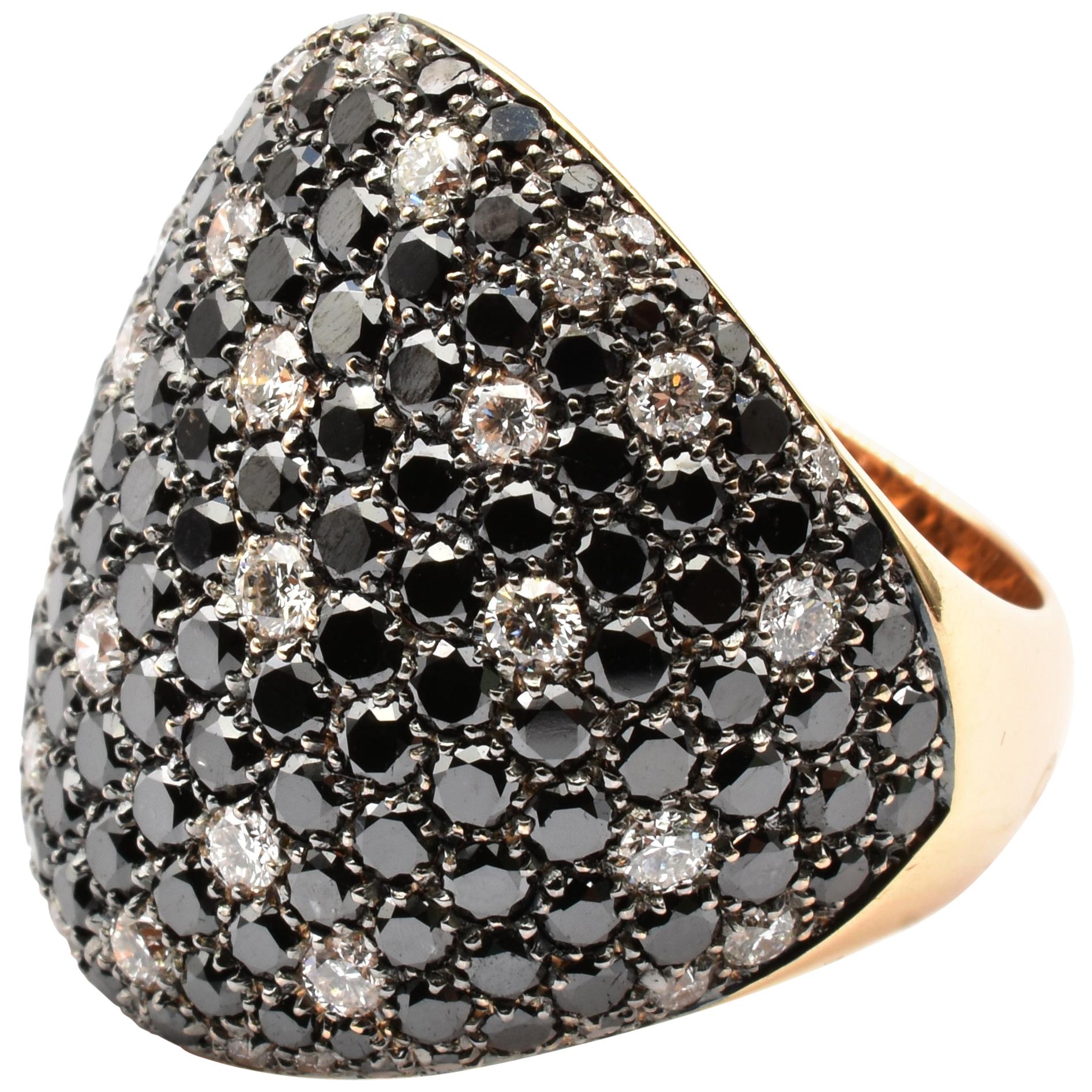 Gilberto Cassola, bague en or rose avec diamants noirs et blancs, fabriquée en Italie