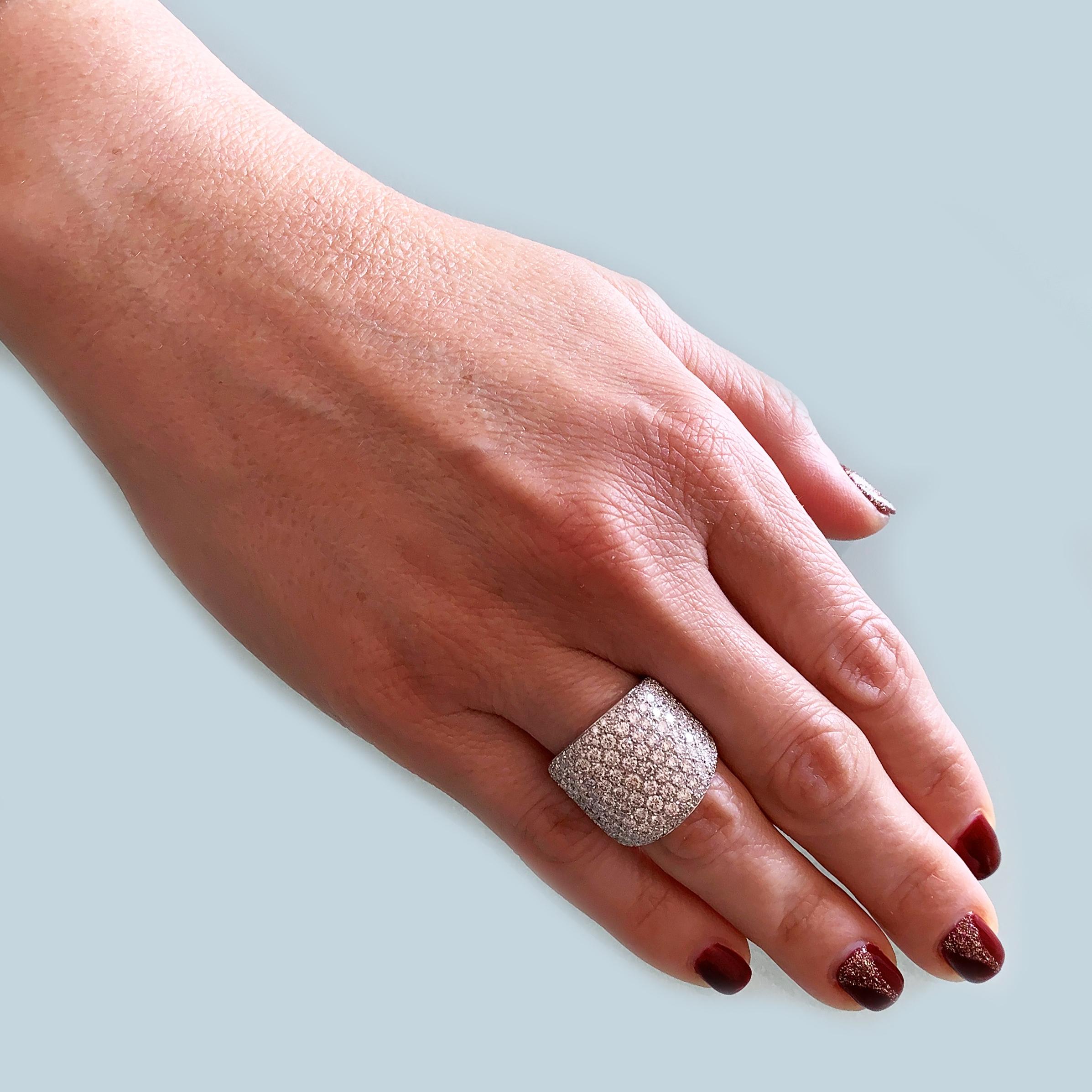 Diamant-Pavé-Weißgold-Ring von Gilberto Cassola, hergestellt in Italien Damen im Angebot