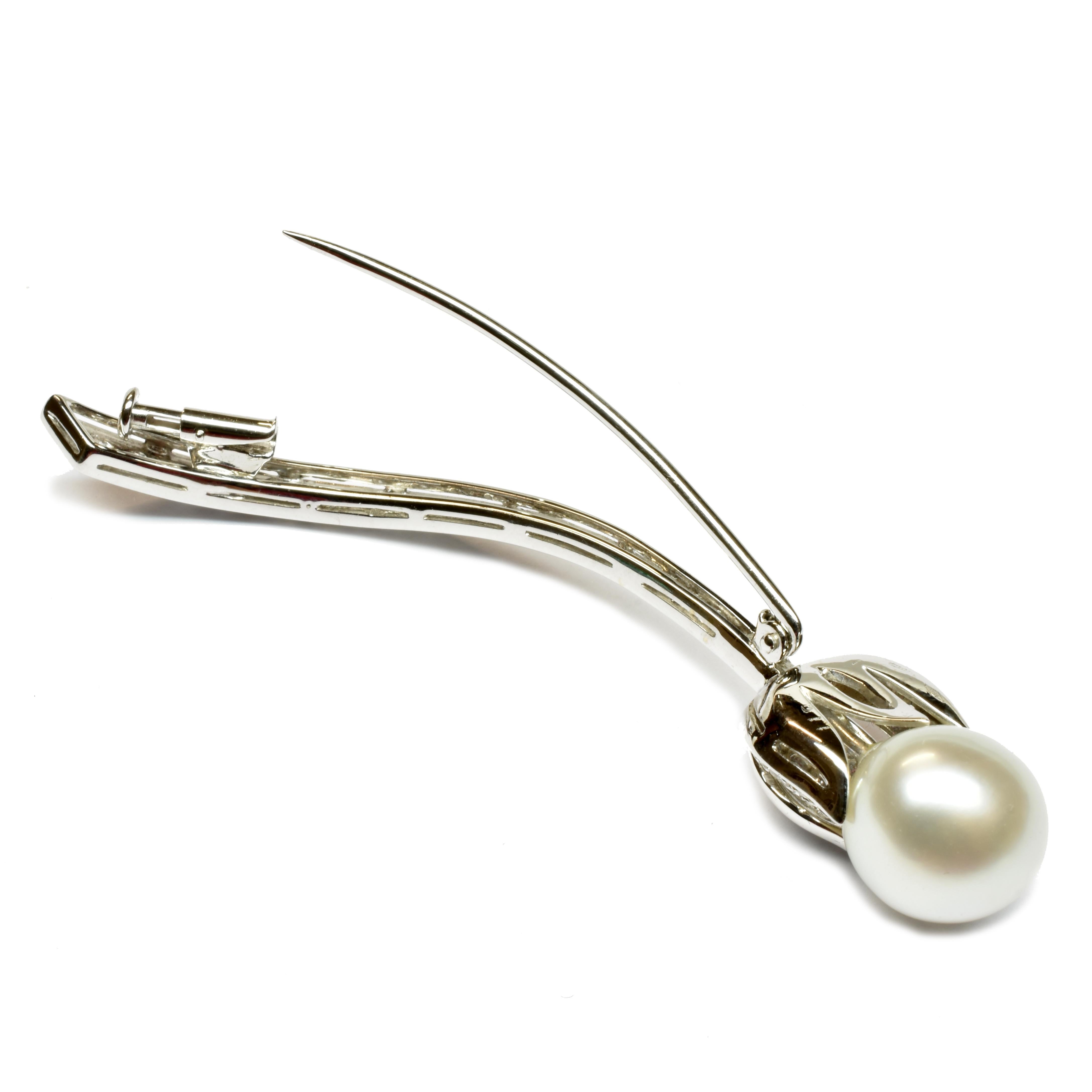 Women's Diamonds and South Sea Pearl Gold Floral Brooch Made in Italy For Sale