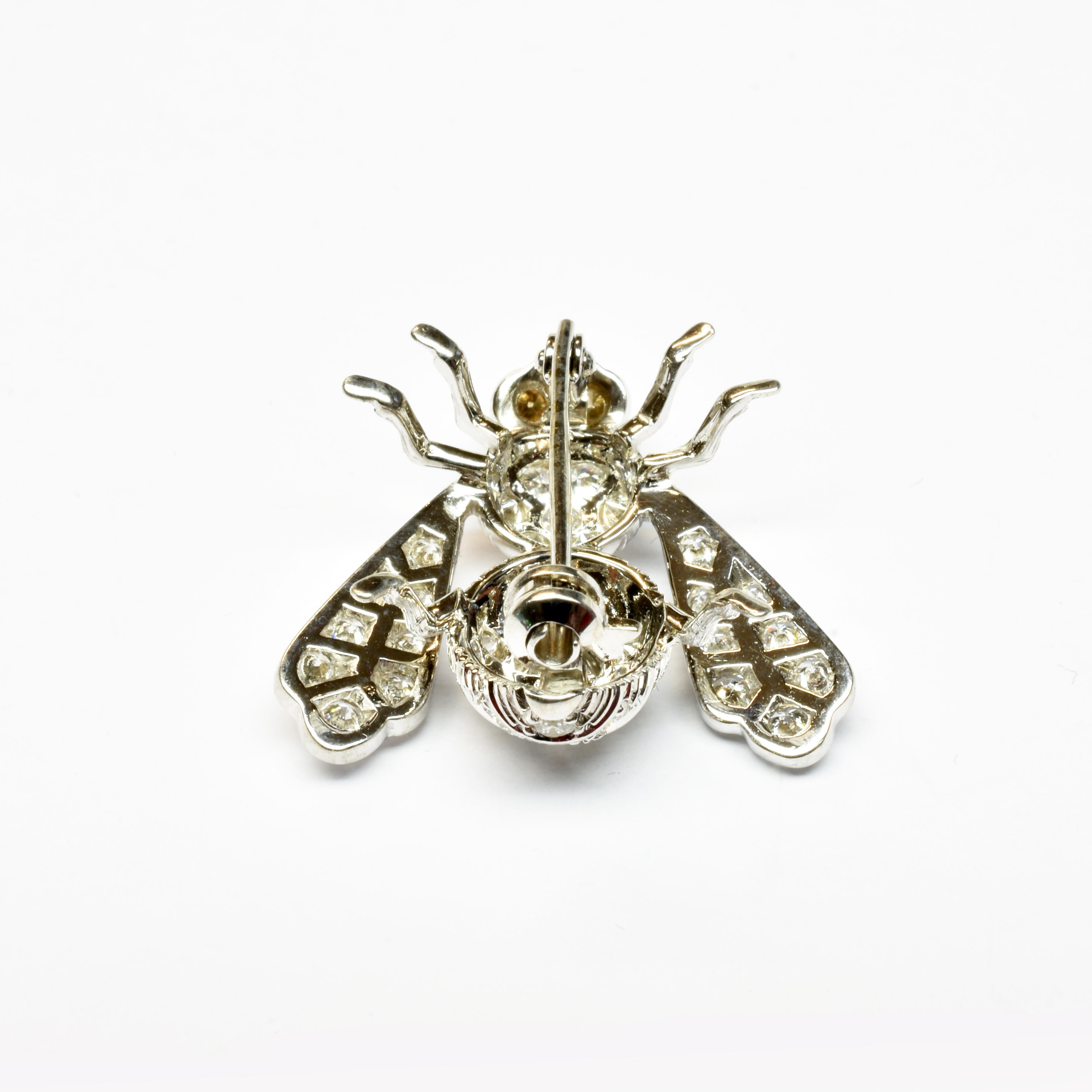 Diamonds Gold Bee Brooch, Made in Italy For Sale 1