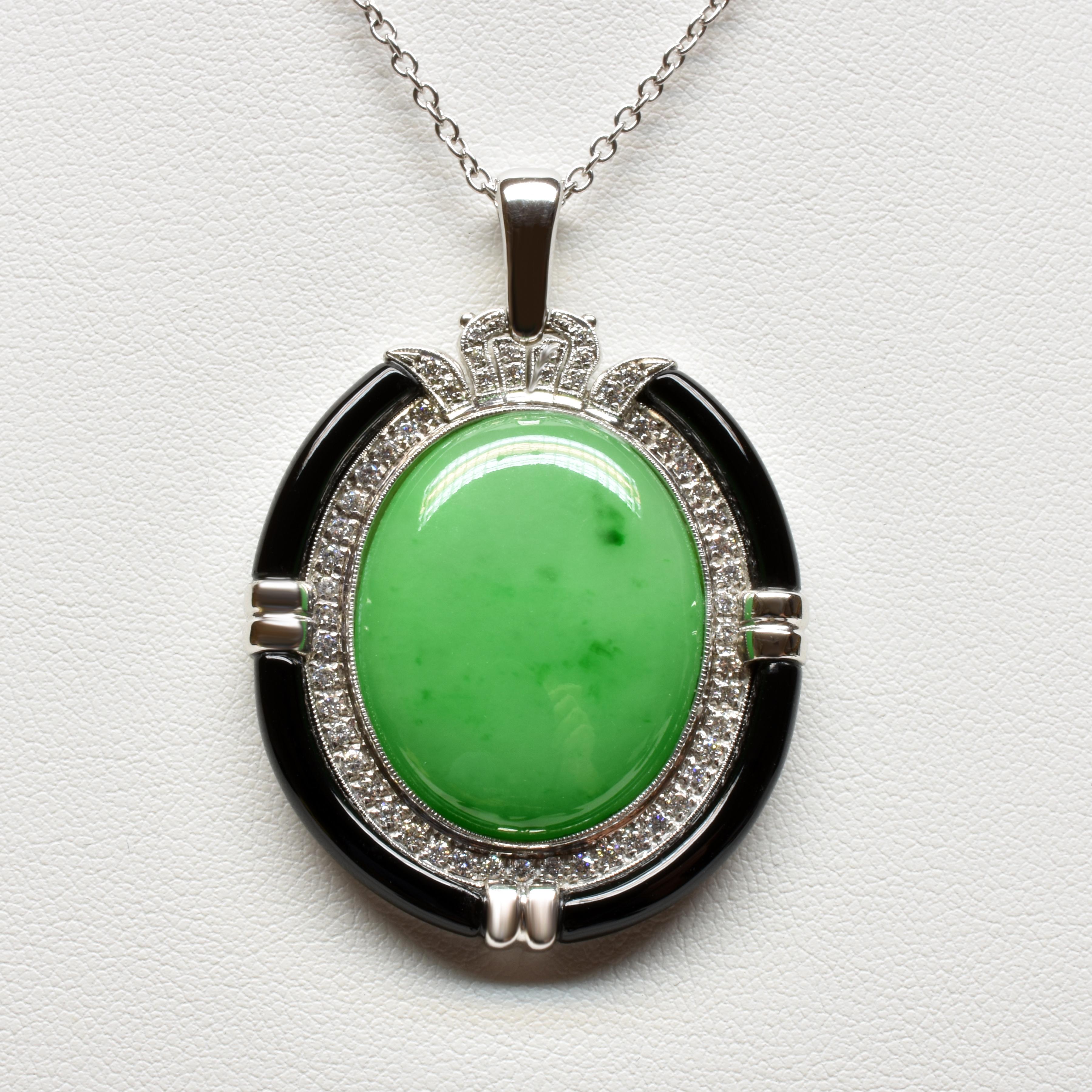 Taglio ovale Ciondolo in giada verde e oro Onix con diamanti Made in Italy in vendita