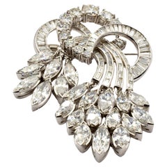 Gilberto Cassola Broche et pendentif marquise en or blanc et diamants taille ronde 