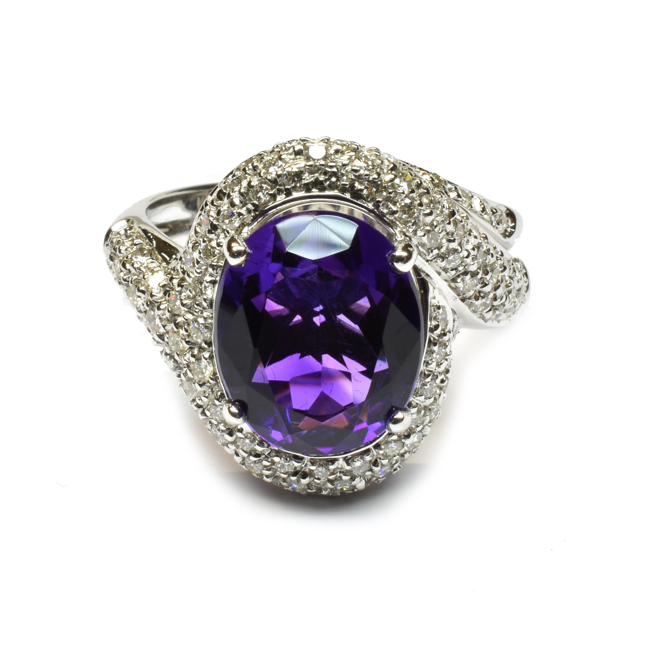 Contemporary Oval Shaped Amethyst and Diamonds Gold Ring Made in Italy For Sale