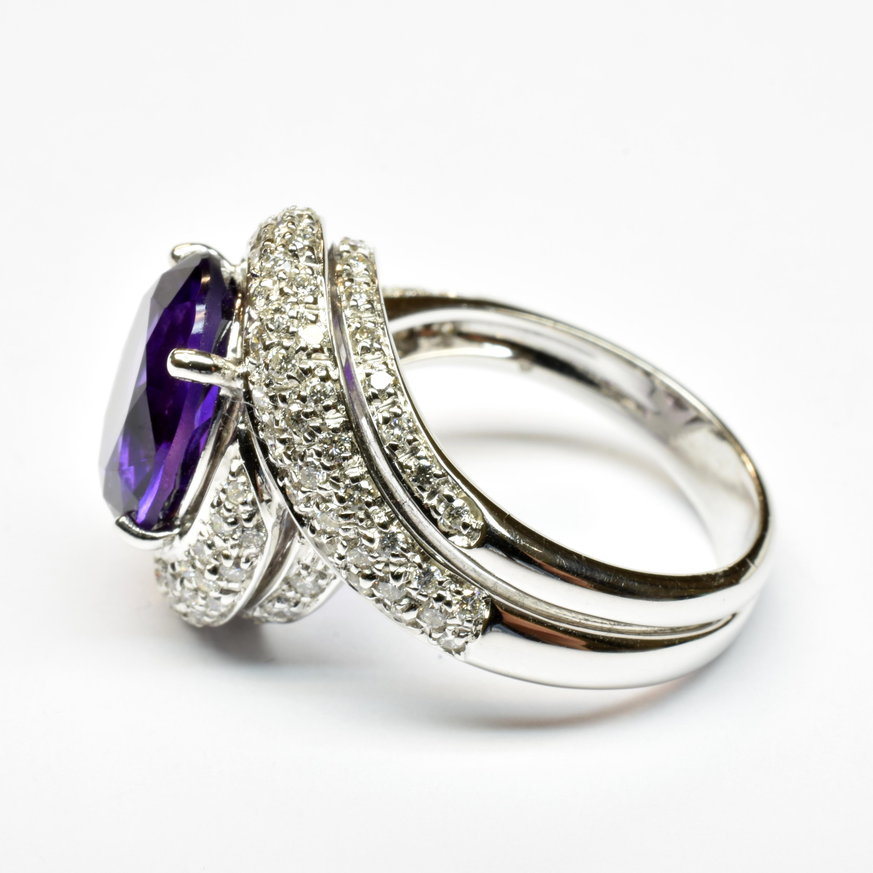 Women's Oval Shaped Amethyst and Diamonds Gold Ring Made in Italy For Sale