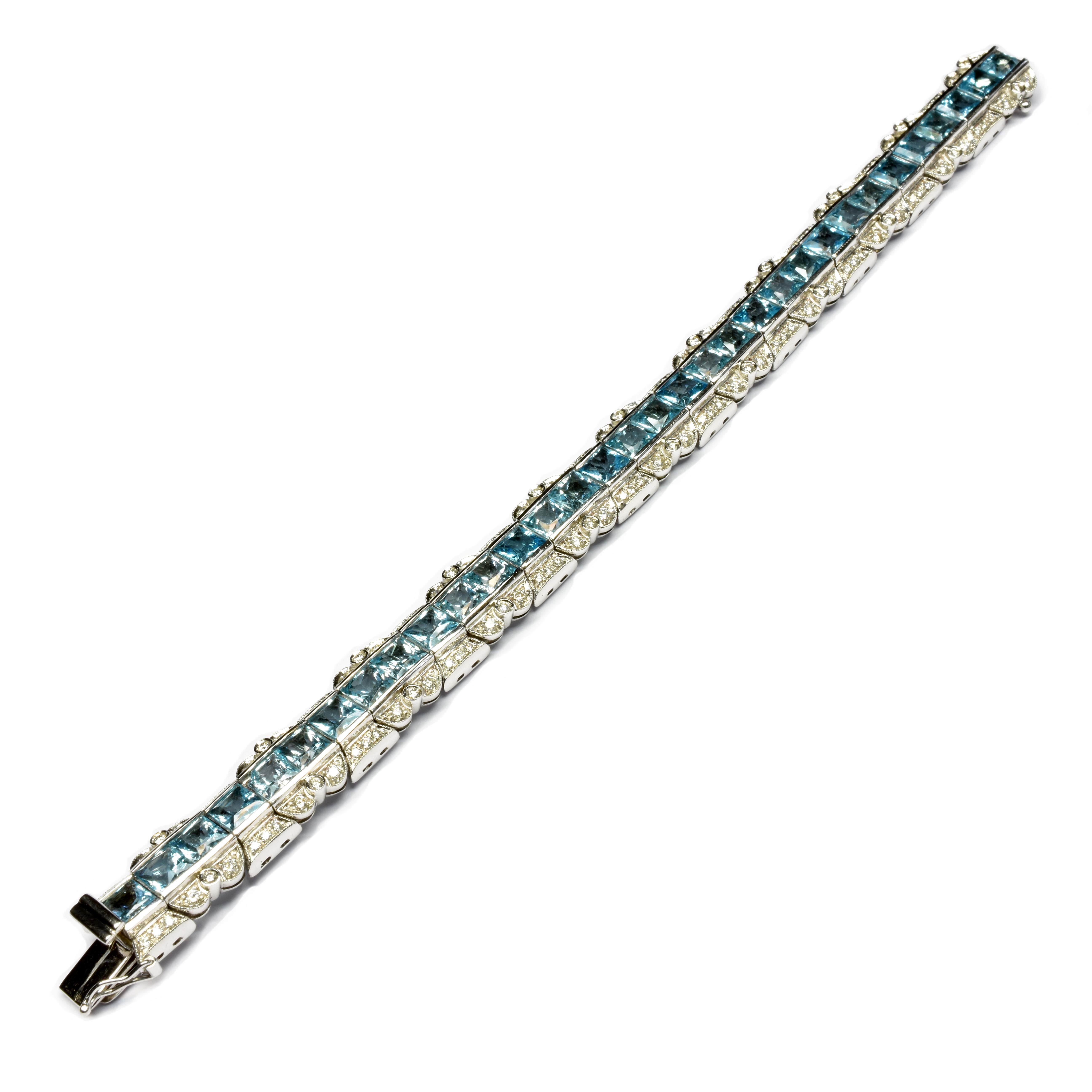Goldarmband mit blauem Topas im Prinzessinnenschliff und Diamanten, Italien (Carréschliff) im Angebot
