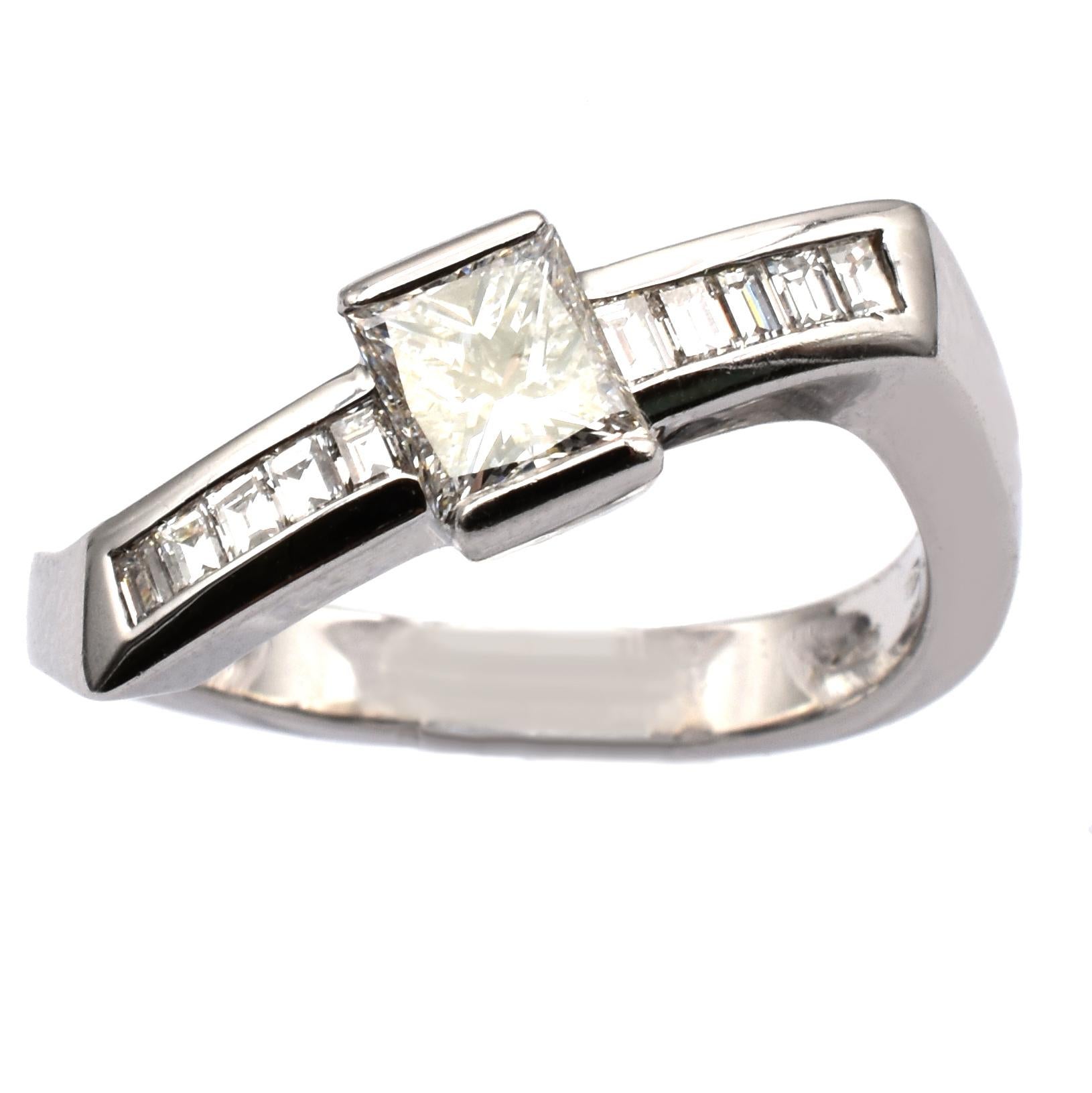 Contemporary Gilberto Cassola Princess Cut Diamond White Gold Ring Made in Italy