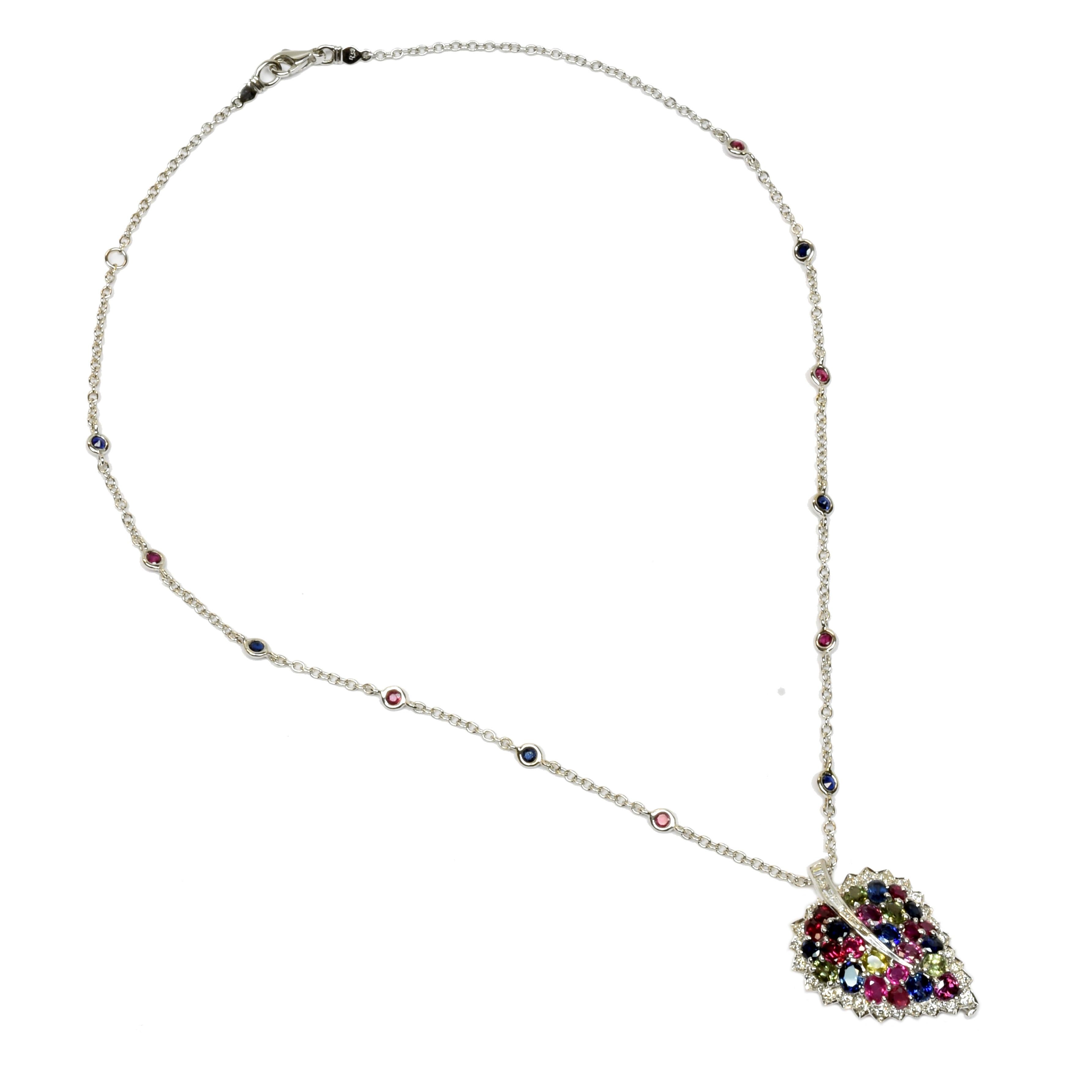 Ciondolo a foglia d'oro con zaffiri e diamanti Rainbow Diamonds Made in Italy in vendita 2