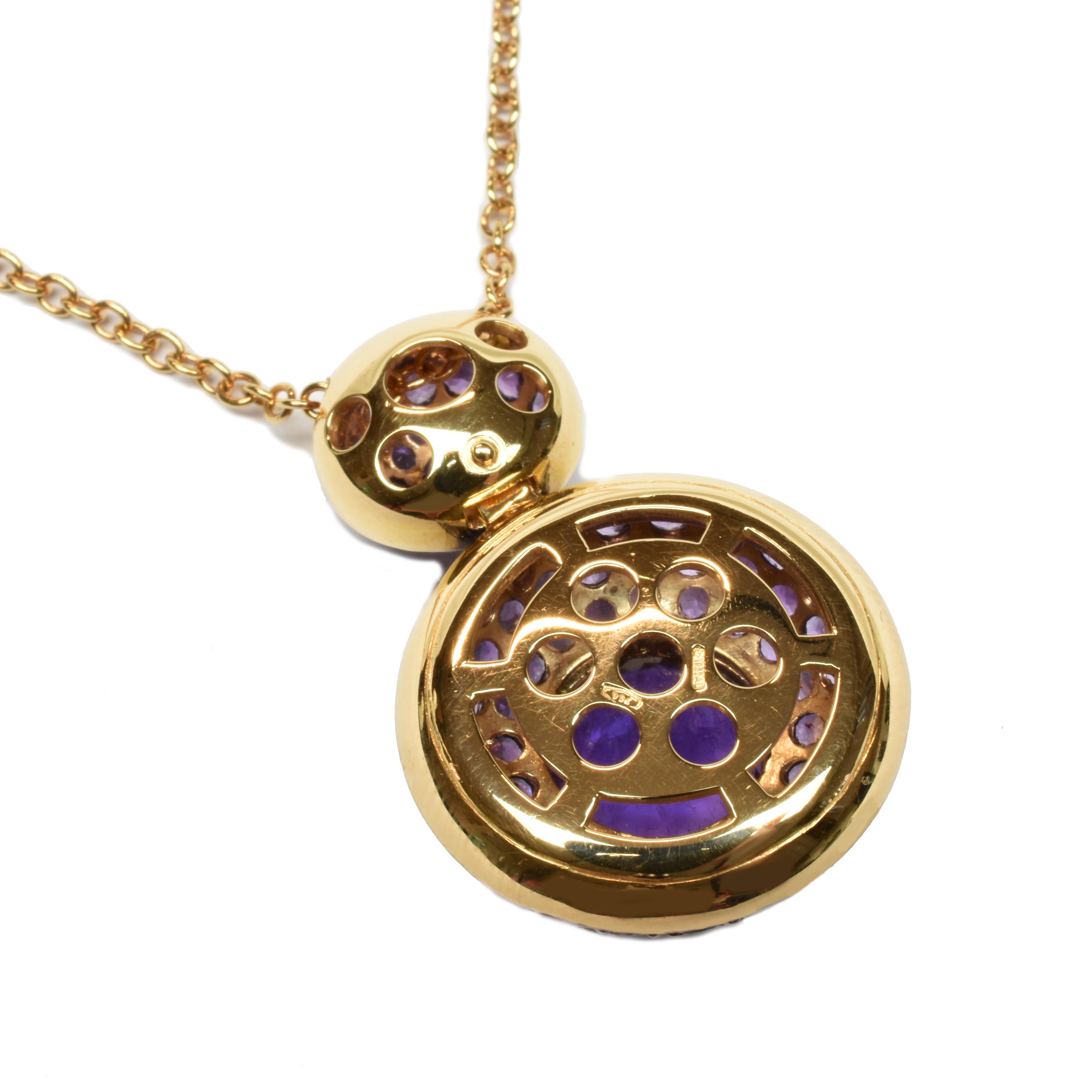 Gilberto Cassola 18Kt Rose Gold Round Pendant with Round Amethysts and White Diamonds.
Handmade in our Atelier in Valenza Italy.
The Central Amethyst has a 10 mm Diameter and a single small row of White Diamonds on Rose Gold around it.
Black Rhodium