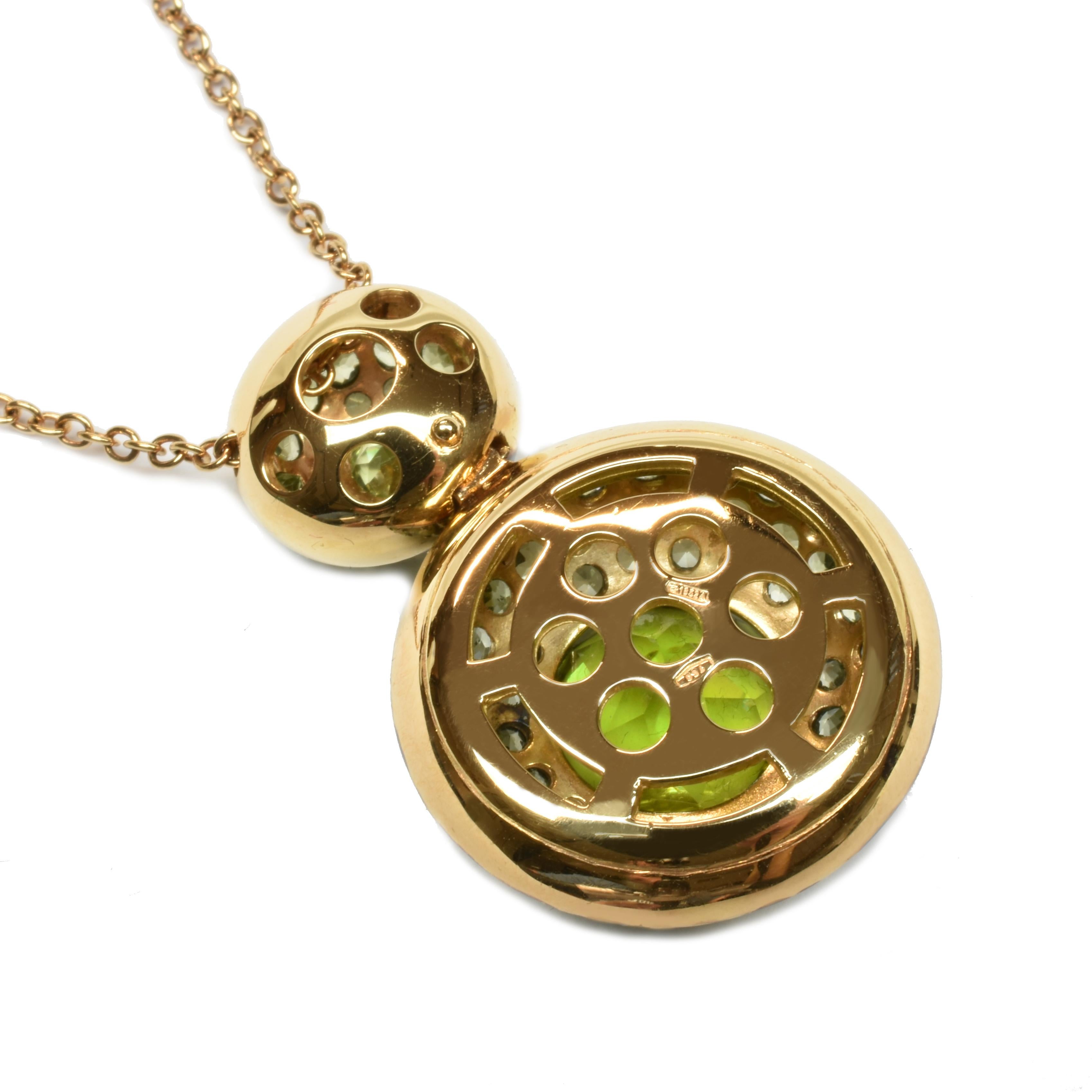 Contemporary Round Peridot Gold Round Pendant Made in Italy For Sale