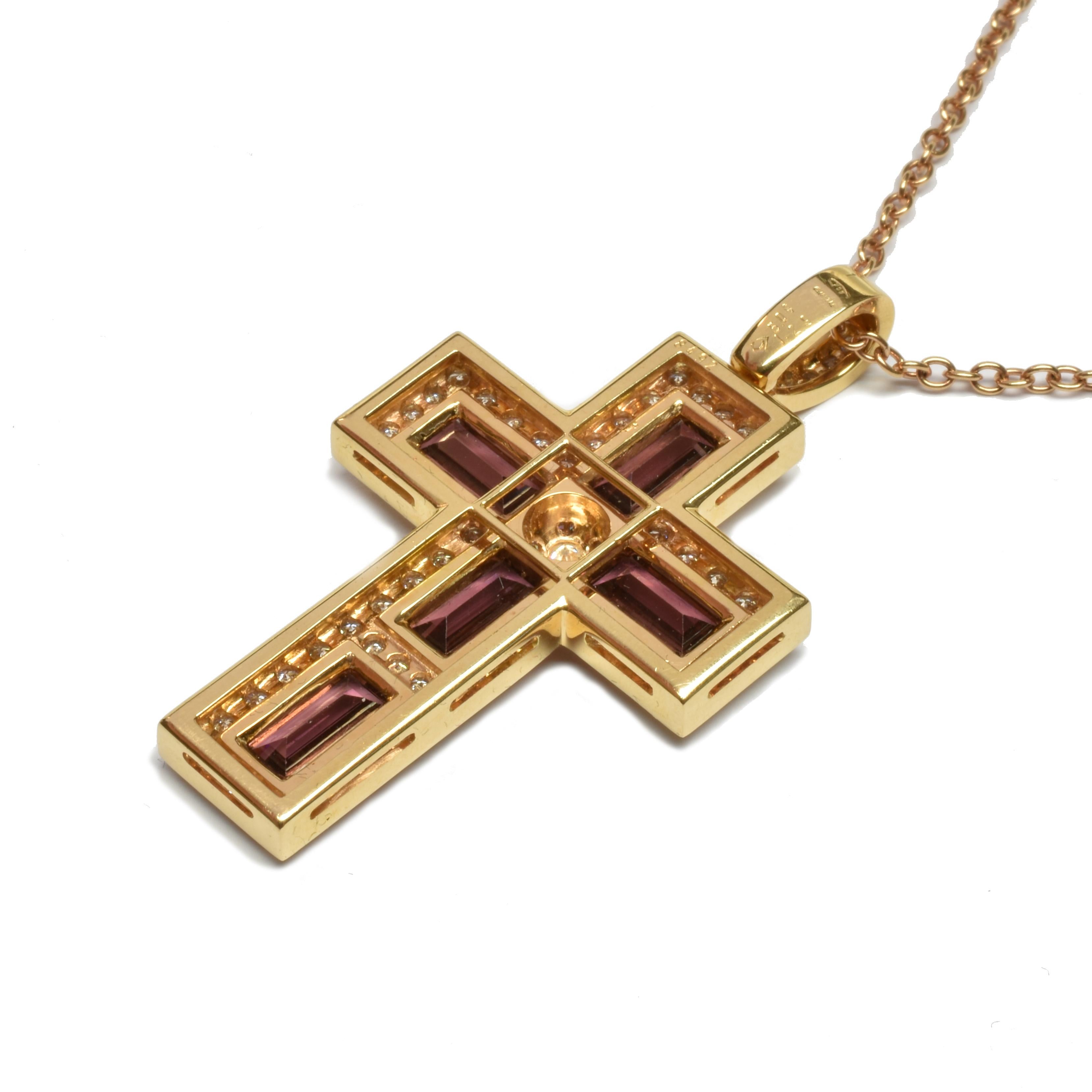 Croix en or ornée de rubellites, baguettes de tourmalines et diamants, Italie en vente 1
