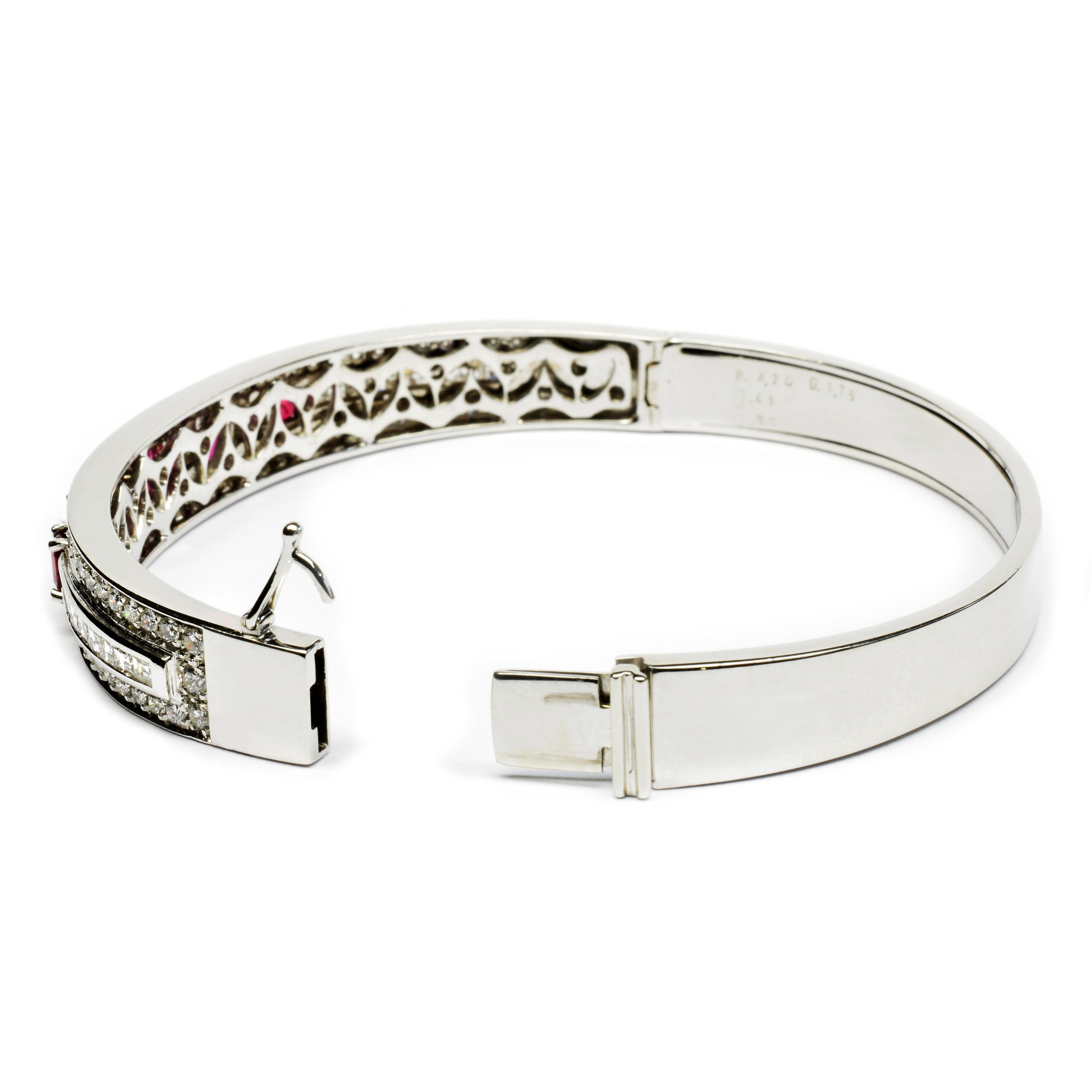 Contemporary Rubies and Diamonds White Gold Bangle Bracelet Made in Italy For Sale