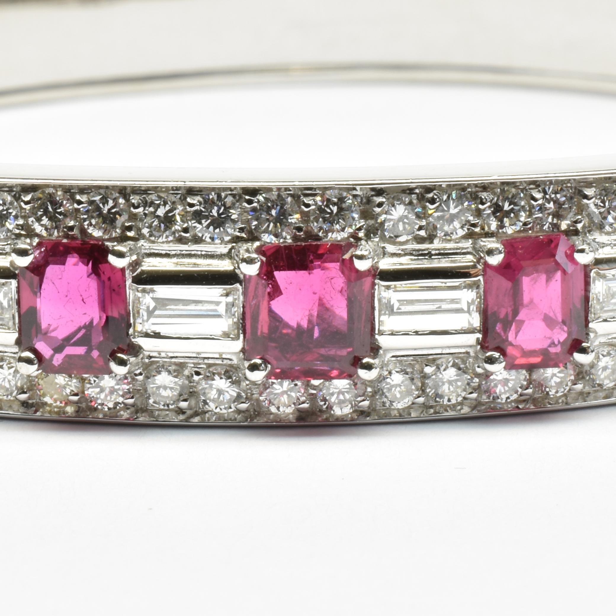 Rubies and Diamonds White Gold Bangle Bracelet Made in Italy In New Condition For Sale In Valenza, AL