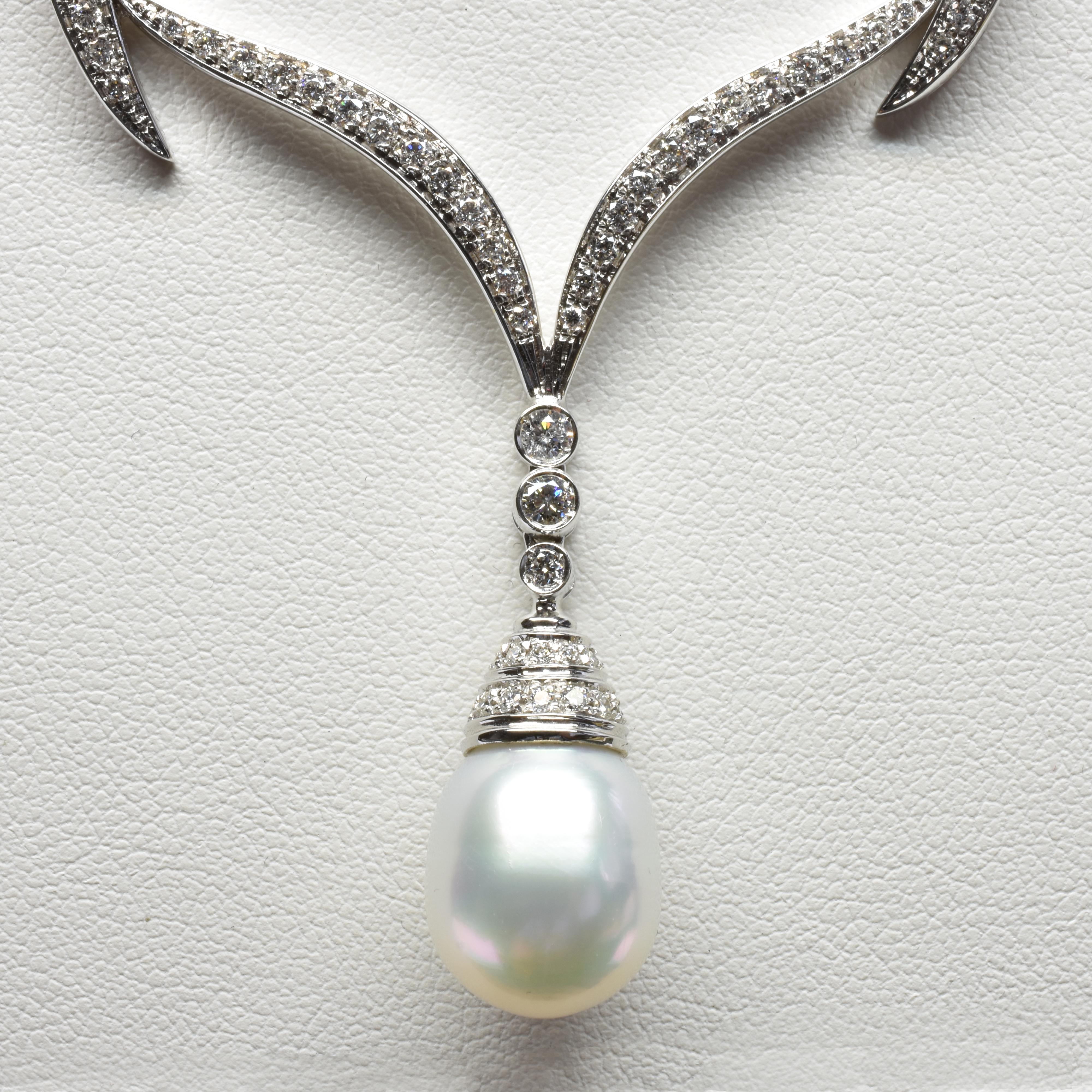 Round Cut South Sea Pearl and White Diamonds Gold Necklace Made in Italy For Sale