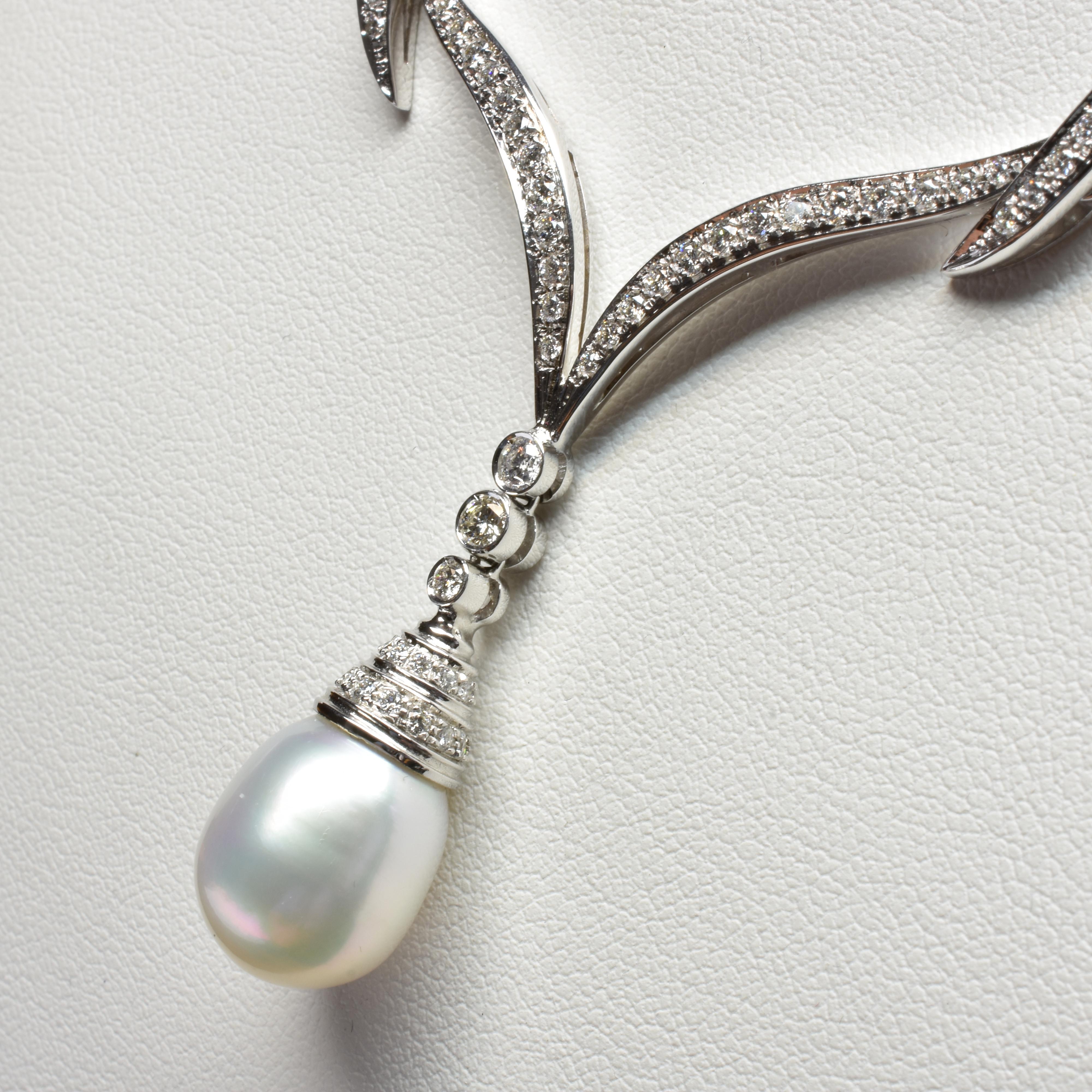 South Sea Pearl and White Diamonds Gold Necklace Made in Italy In New Condition For Sale In Valenza, AL