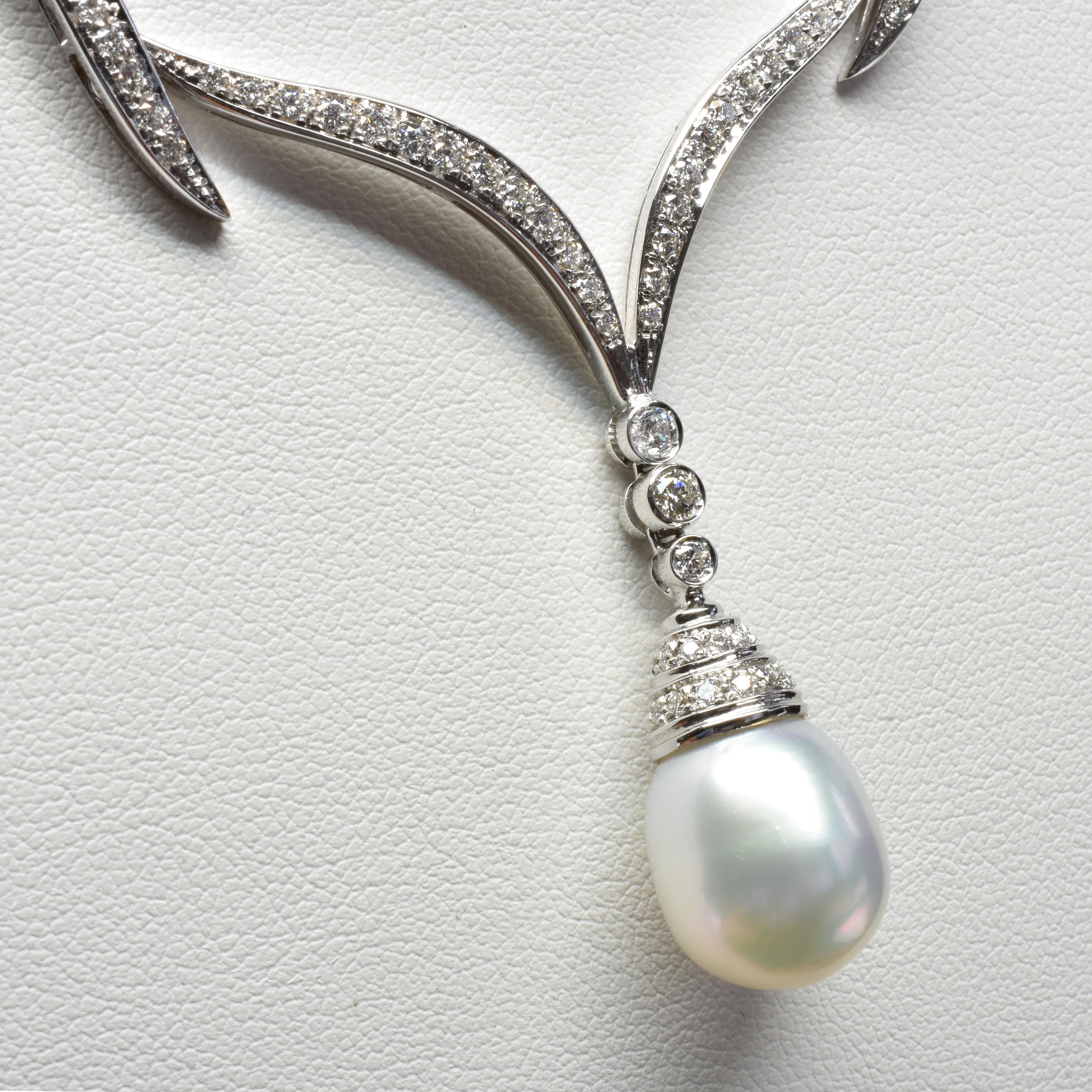 Women's South Sea Pearl and White Diamonds Gold Necklace Made in Italy For Sale