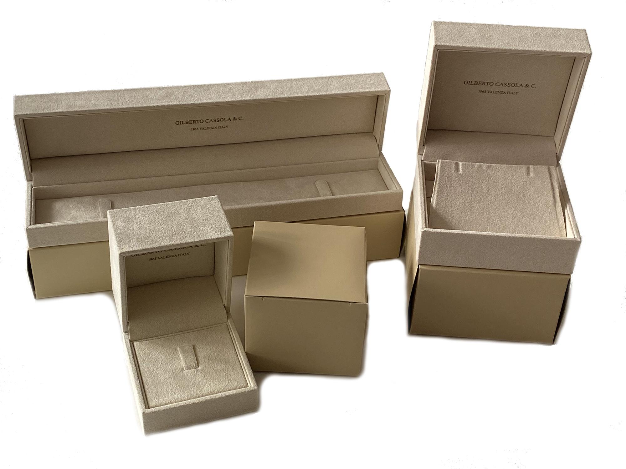 Gelbgoldring mit Diamanten im Quadratschliff von Gilberto Cassola, hergestellt in Italien im Angebot 3