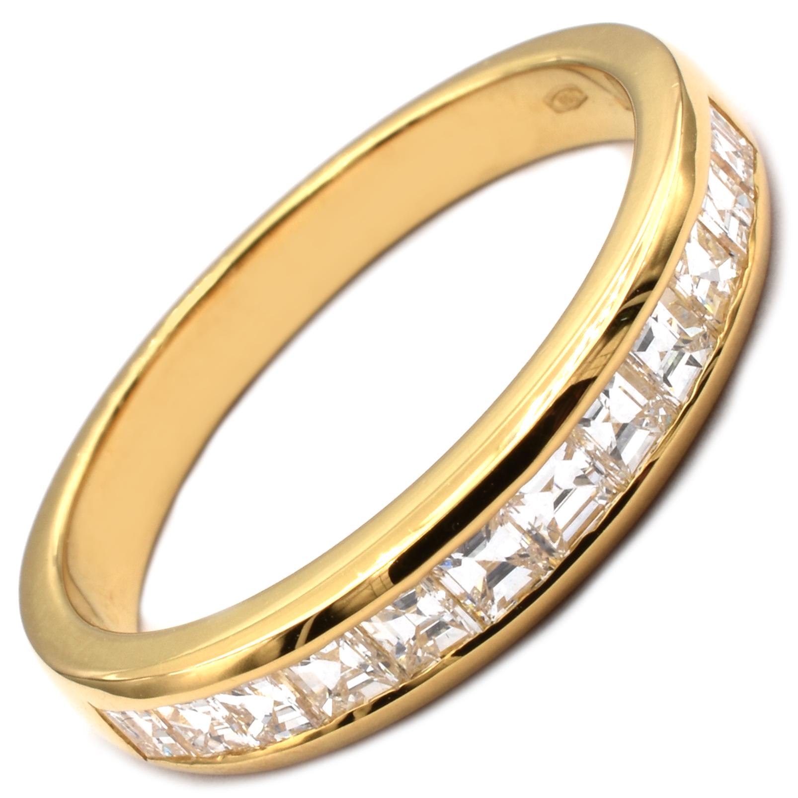 Gilberto Cassola 18Kt Yellow Gold Half Eternity Ring with Square Cut Diamonds.
Handmade in Italy in Our Athelier in Valenza (AL).
18Kt Gold g 4,10
F Color VVS Clarity Square Cut Diamonds Total Weight ct 0.77
This Ring is a Regular Size 53 (EU) and