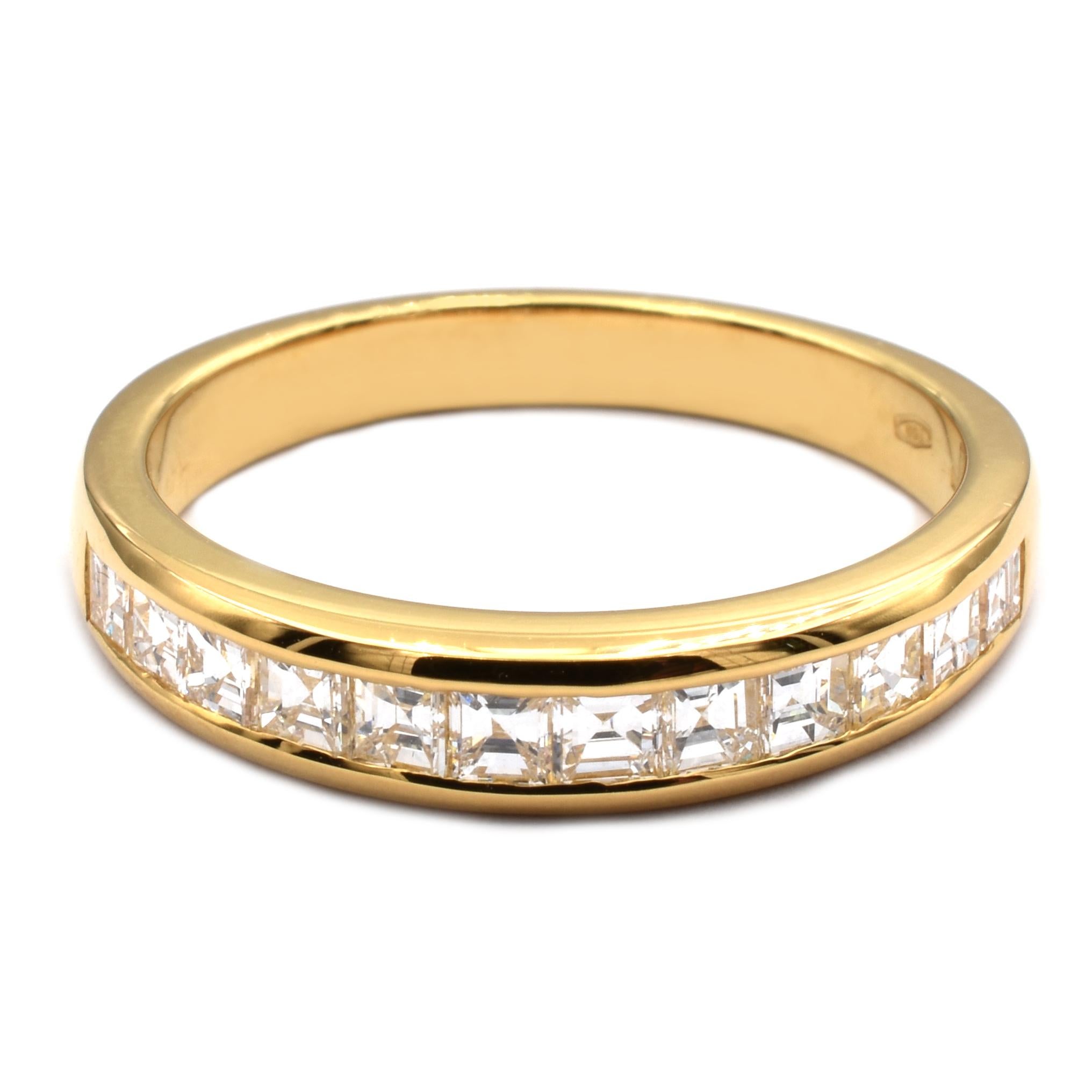Contemporary Gilberto Cassola Square Cut Diamonds Yellow Gold Ring Made in Italy For Sale