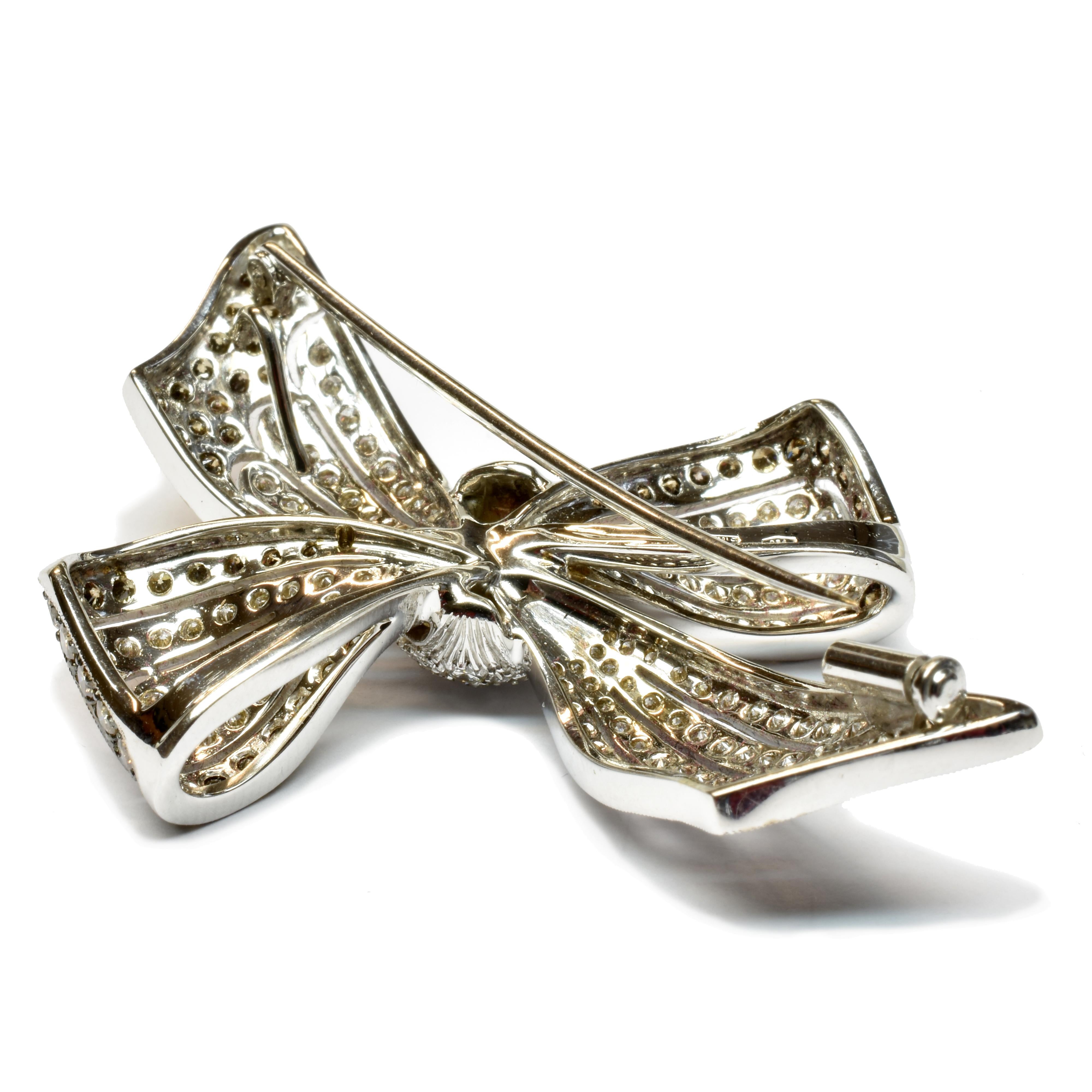 White and Champage Diamonds Gold Bow Brooch Made in Italy In New Condition In Valenza, AL