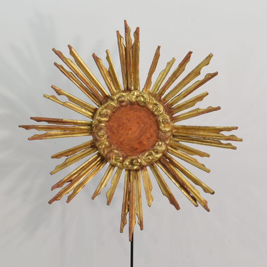 Beautiful one of a kind piece. Giltwood Baroque sun, Italy, circa 1750.
Weathered small losses and old repairs
Measurement includes the wooden base.
  