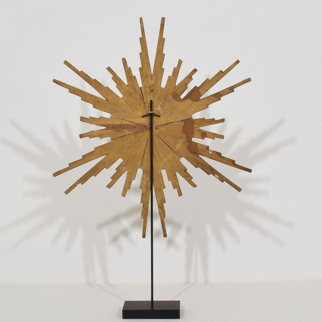Gilded 19th Century Italian Baroque Style Carved Wooden Sun In Good Condition In Buisson, FR