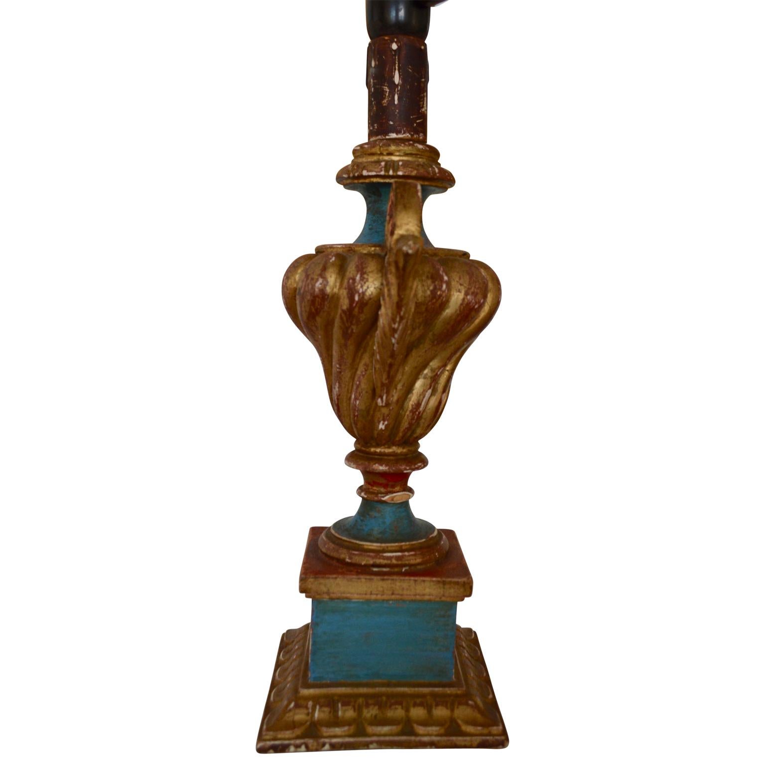 Gilded 19th Century Wooden Urn-Shaped Rococo Table Lamp In Good Condition For Sale In Copenhagen, K