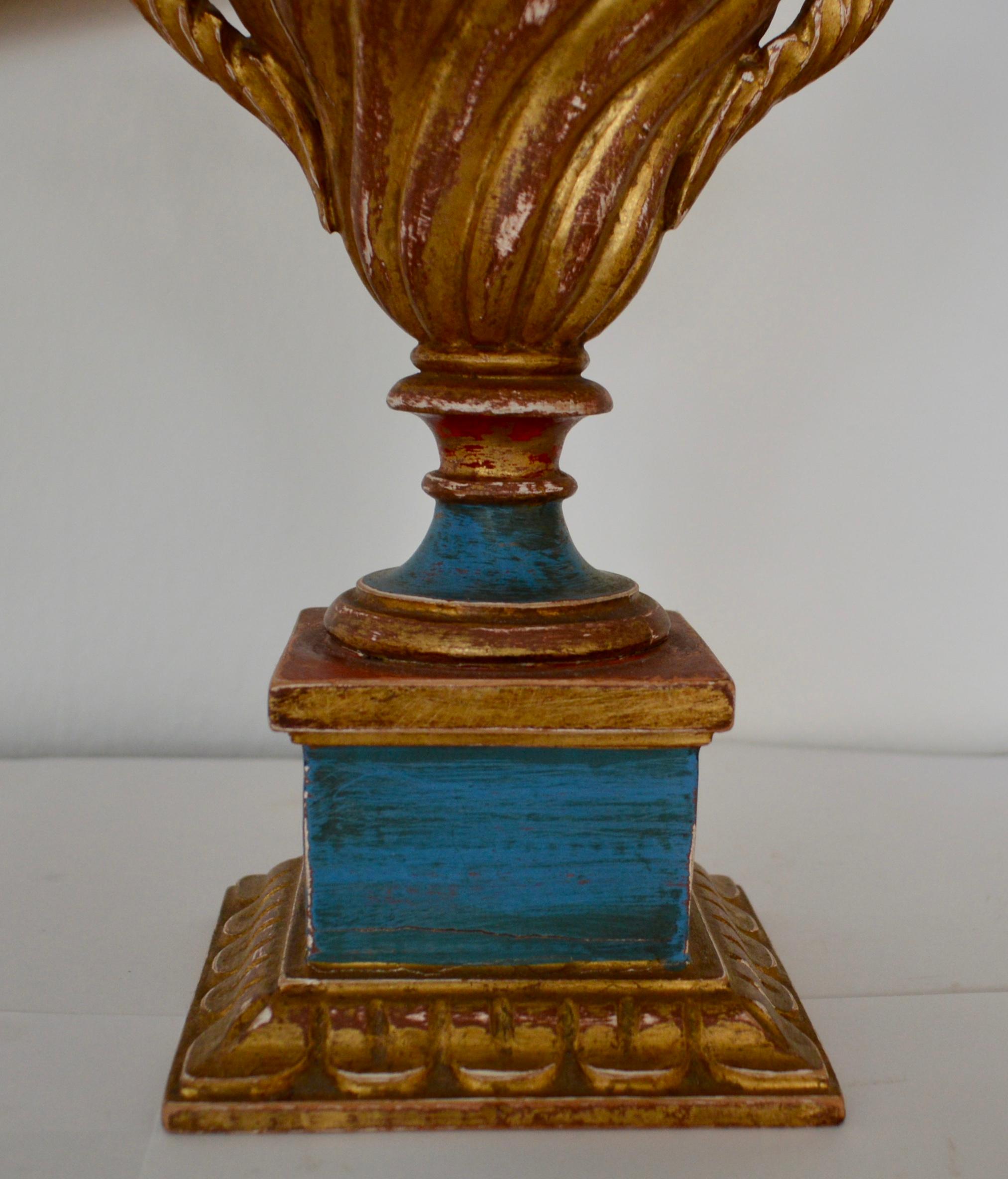 Gilded 19th Century Wooden Urn-Shaped Rococo Table Lamp For Sale 2