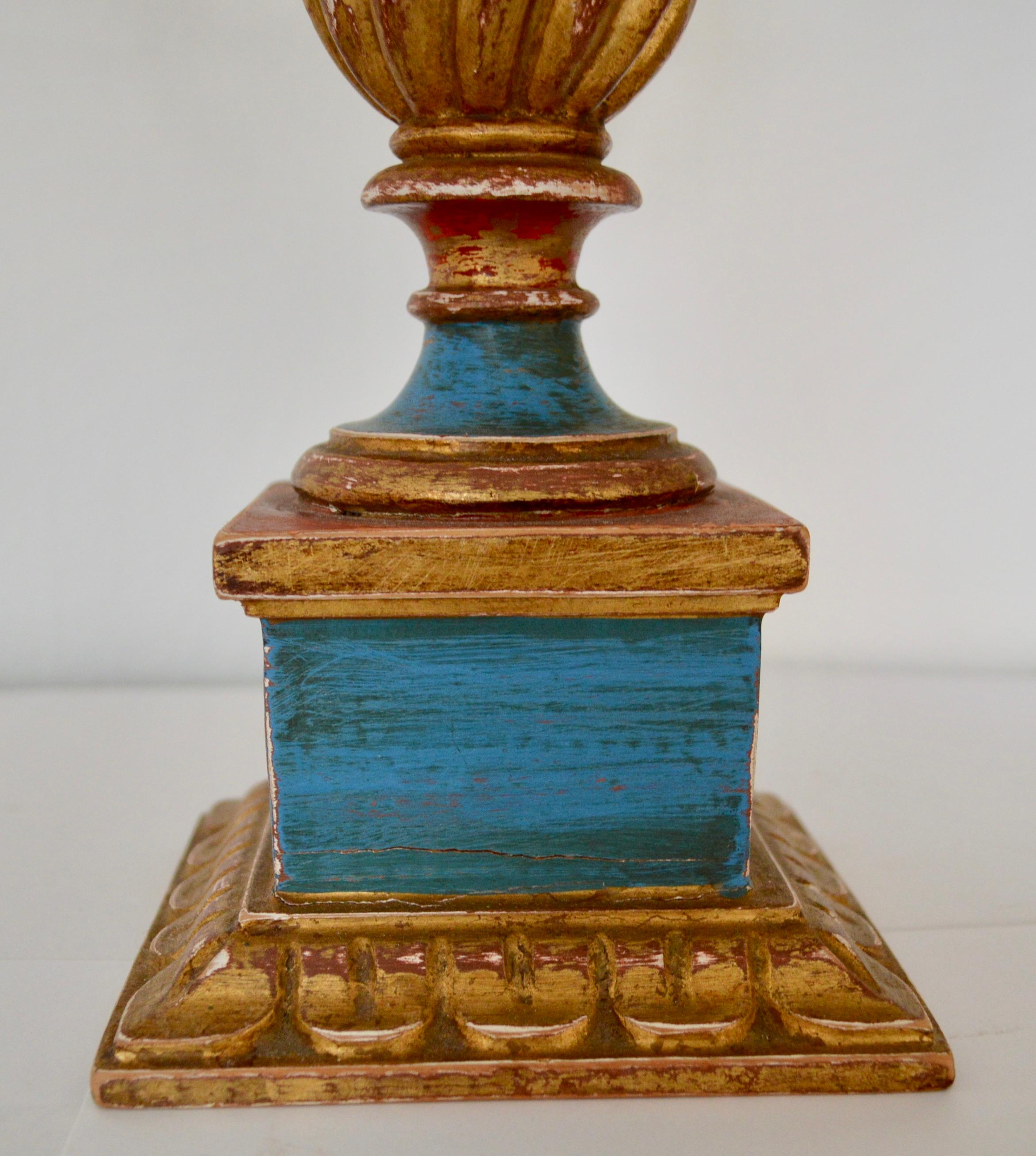 Gilded 19th Century Wooden Urn-Shaped Rococo Table Lamp For Sale 3