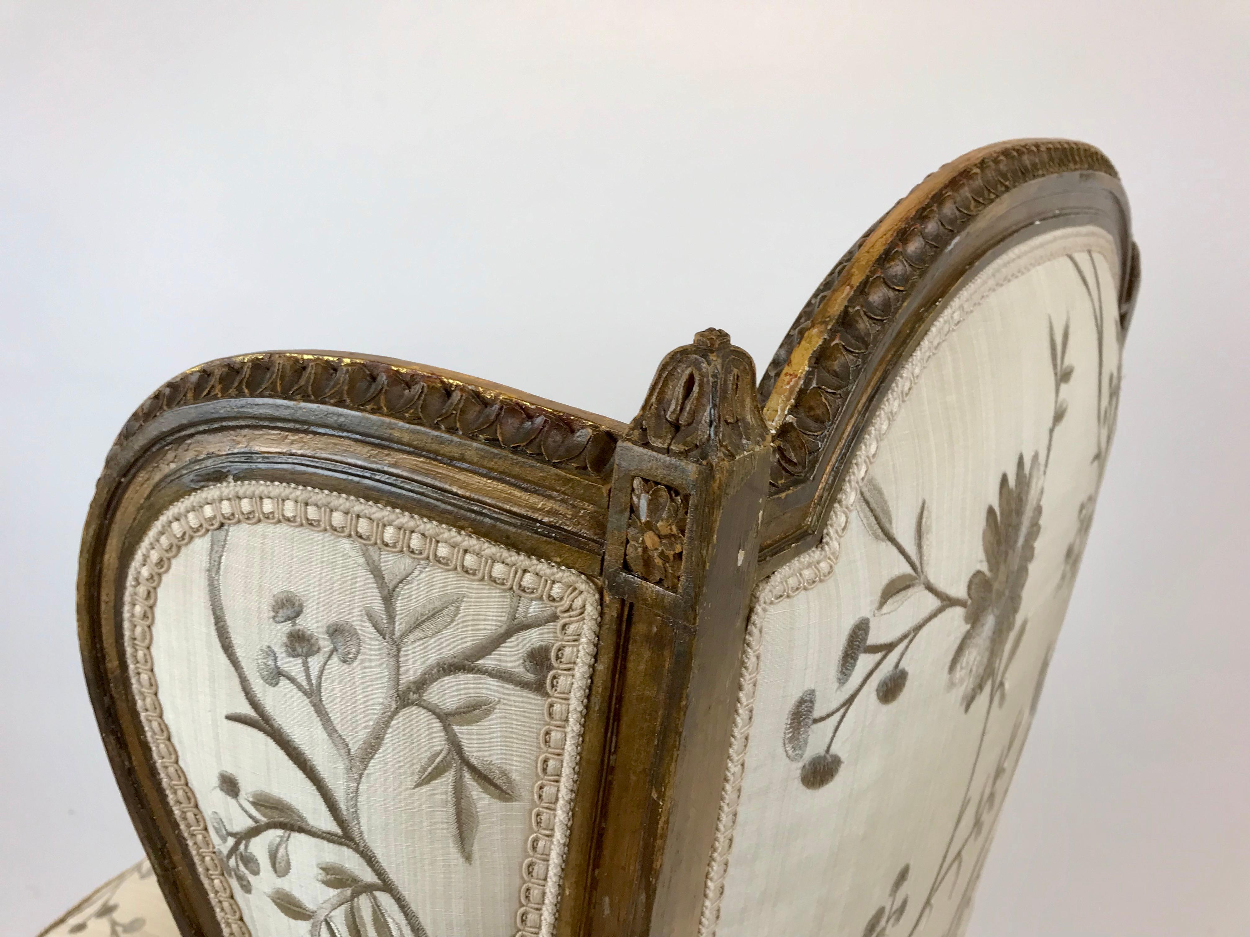 Gilded Age Louis XVI Style Carved and Giltwood Bergere  For Sale 1