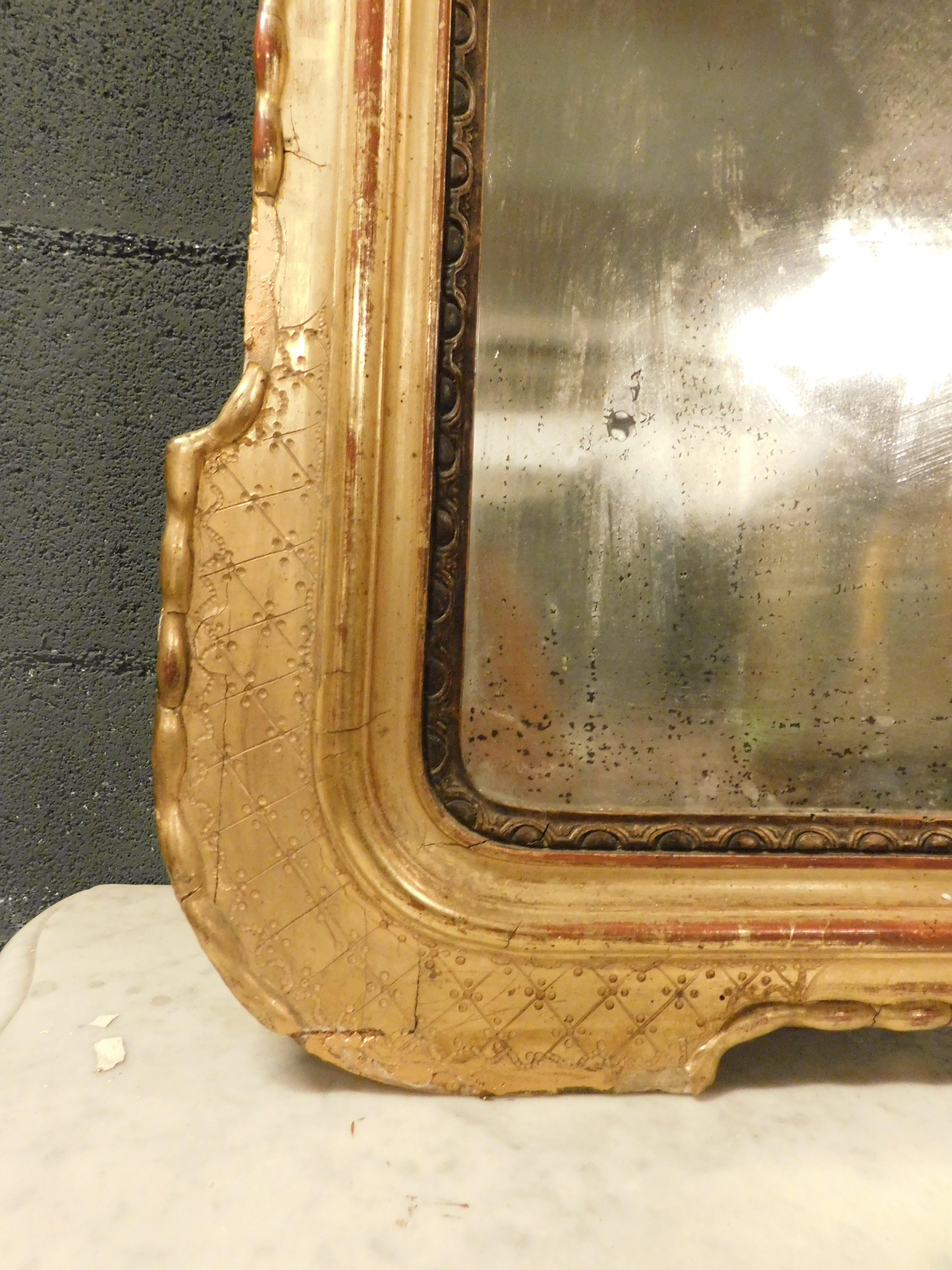 XIXe siècle Miroir en bois doré et sculpté avec corniche, Italie en vente