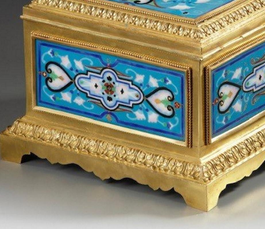Gilded and enamelled bronze box Signed Maison Boissier end of 19th century
Gilt bronze and enamelled jewellery box, signed Maison Boissier end of XIXth century.
Measures: Length : 24.5 cm
Width : 20 cm
Height : 15 cm.