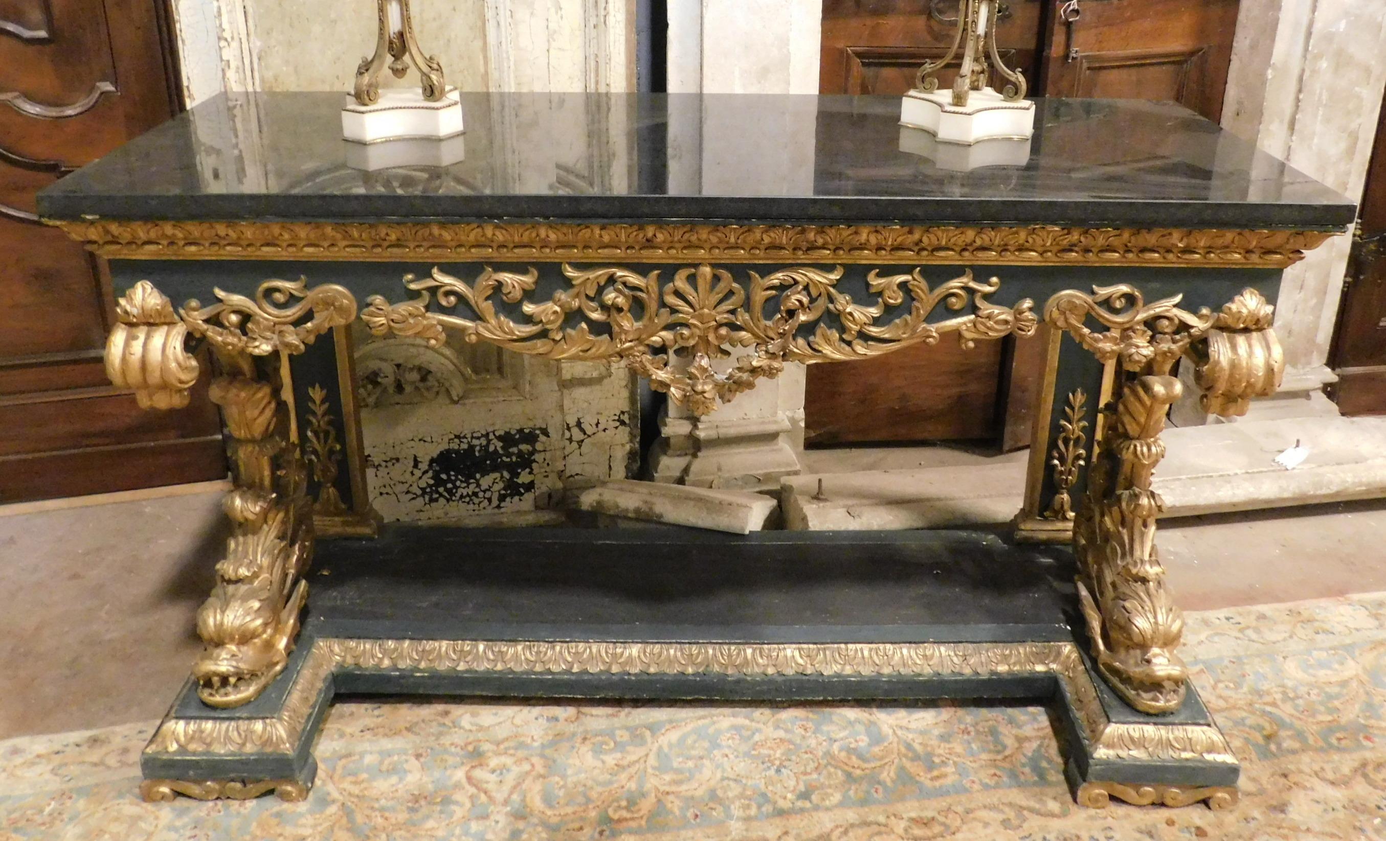 Italian Gilded and lacquered console in richly carved wood, black marble top, Italy For Sale