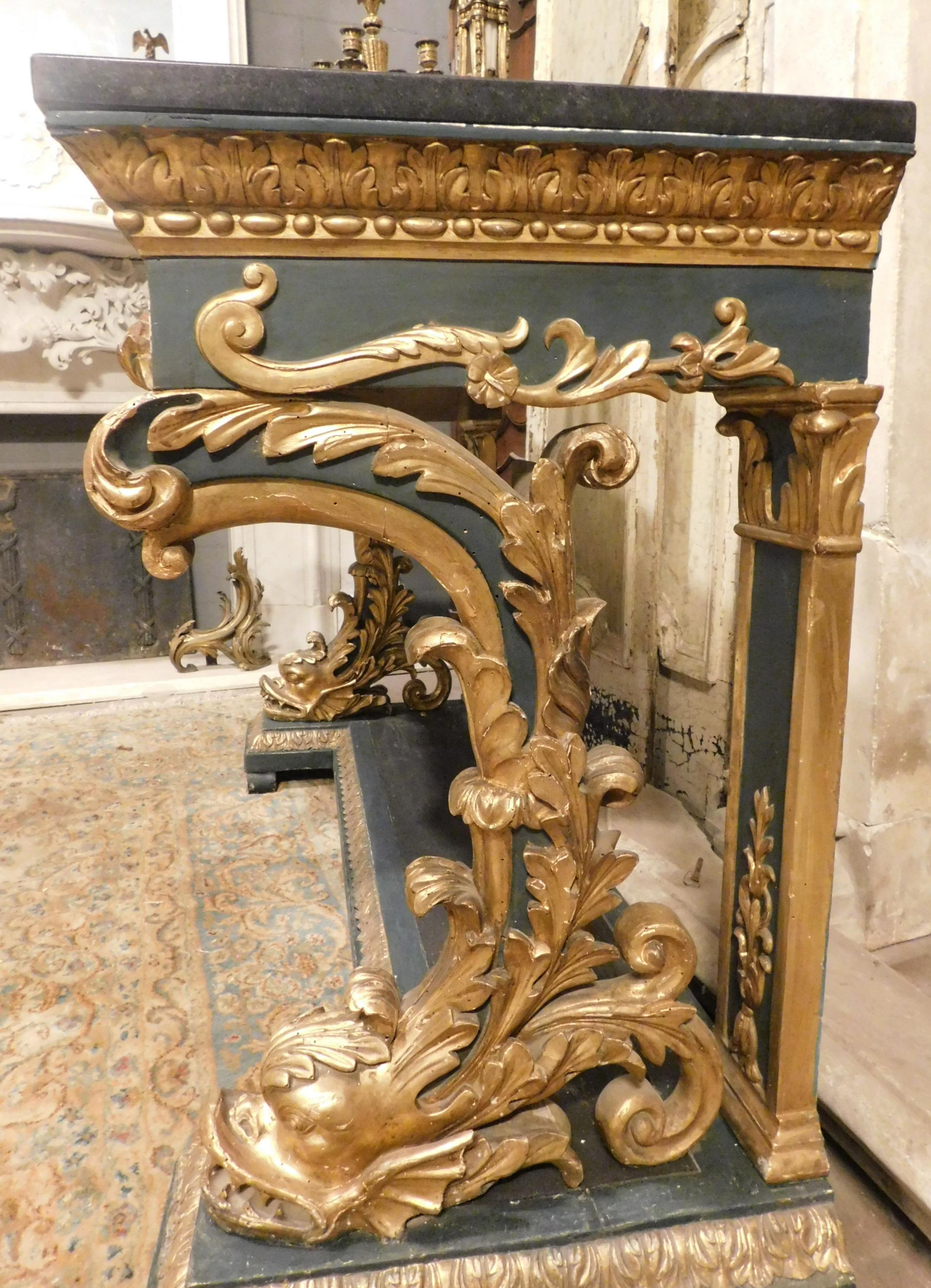 Gilded and lacquered console in richly carved wood, black marble top, Italy For Sale 1