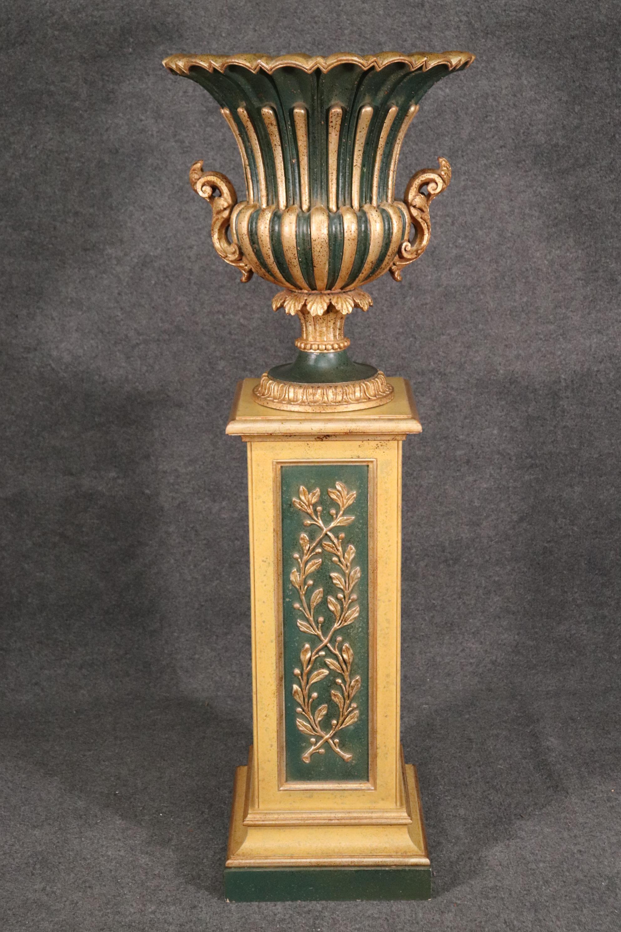 Gilded and Paint Decorated Venetian Style Floor Standing Plantstand Planter In Good Condition For Sale In Swedesboro, NJ