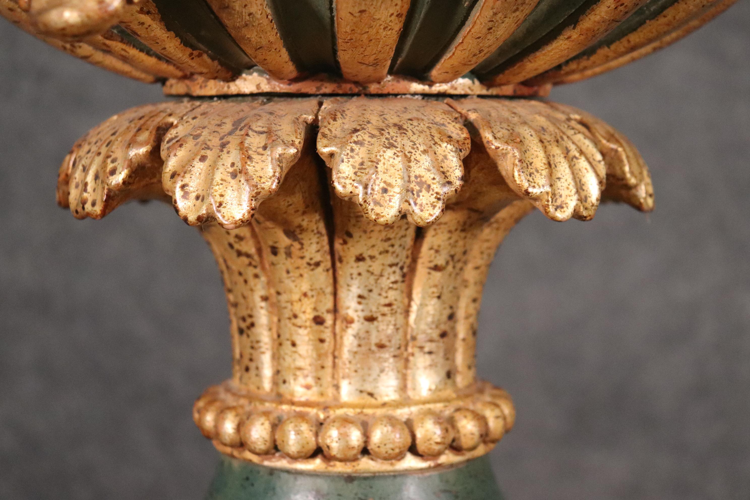 Fioriera da terra in stile veneziano, dorata e decorata con vernice in vendita 1
