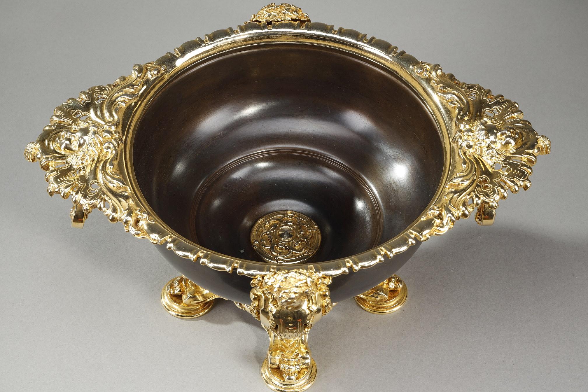 Gilded and Patinated Bronze Bowl, Late 19th Century In Good Condition For Sale In Paris, FR