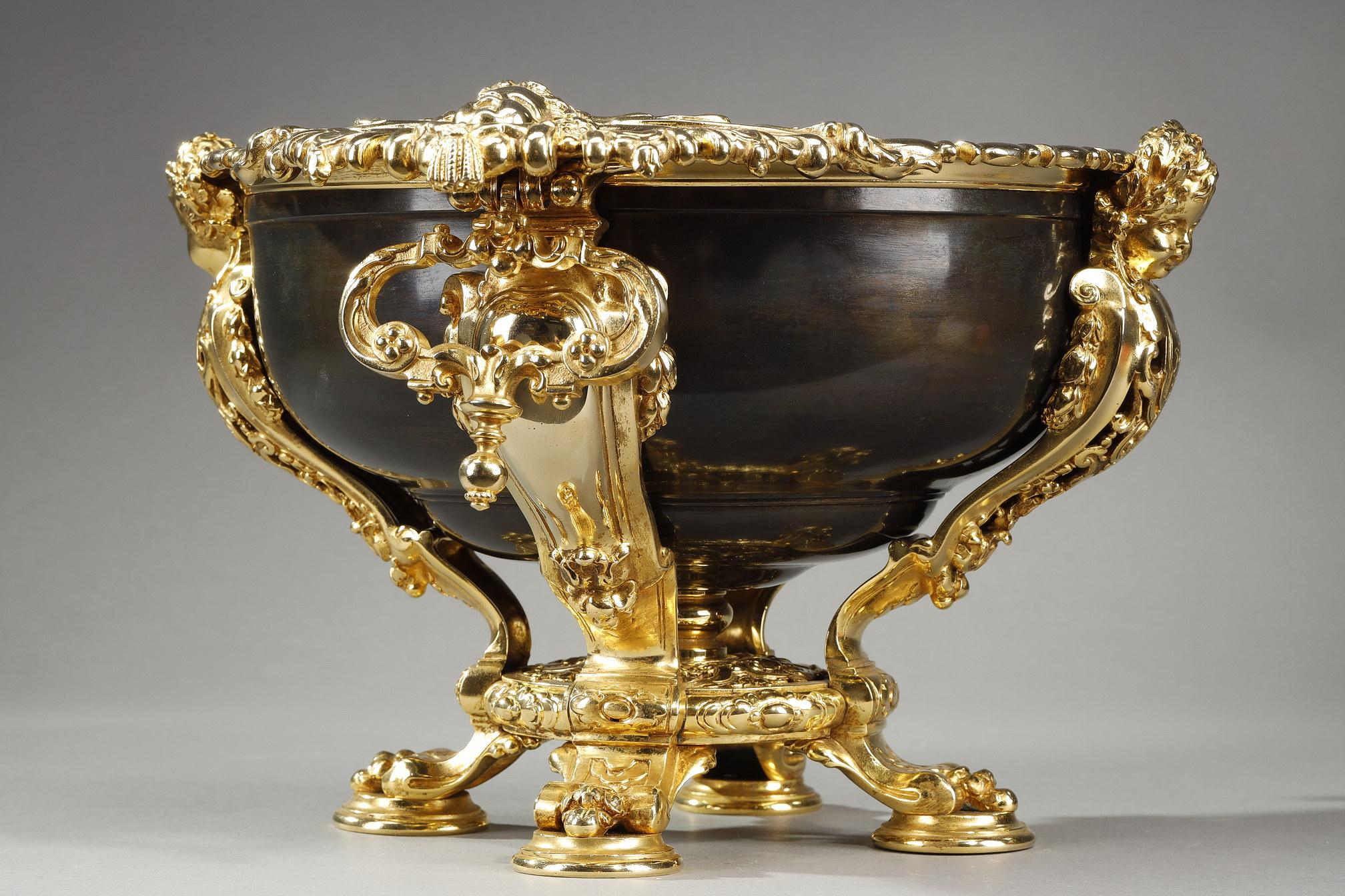 Fin du XIXe siècle Bol en bronze doré et patiné, fin du 19ème siècle en vente