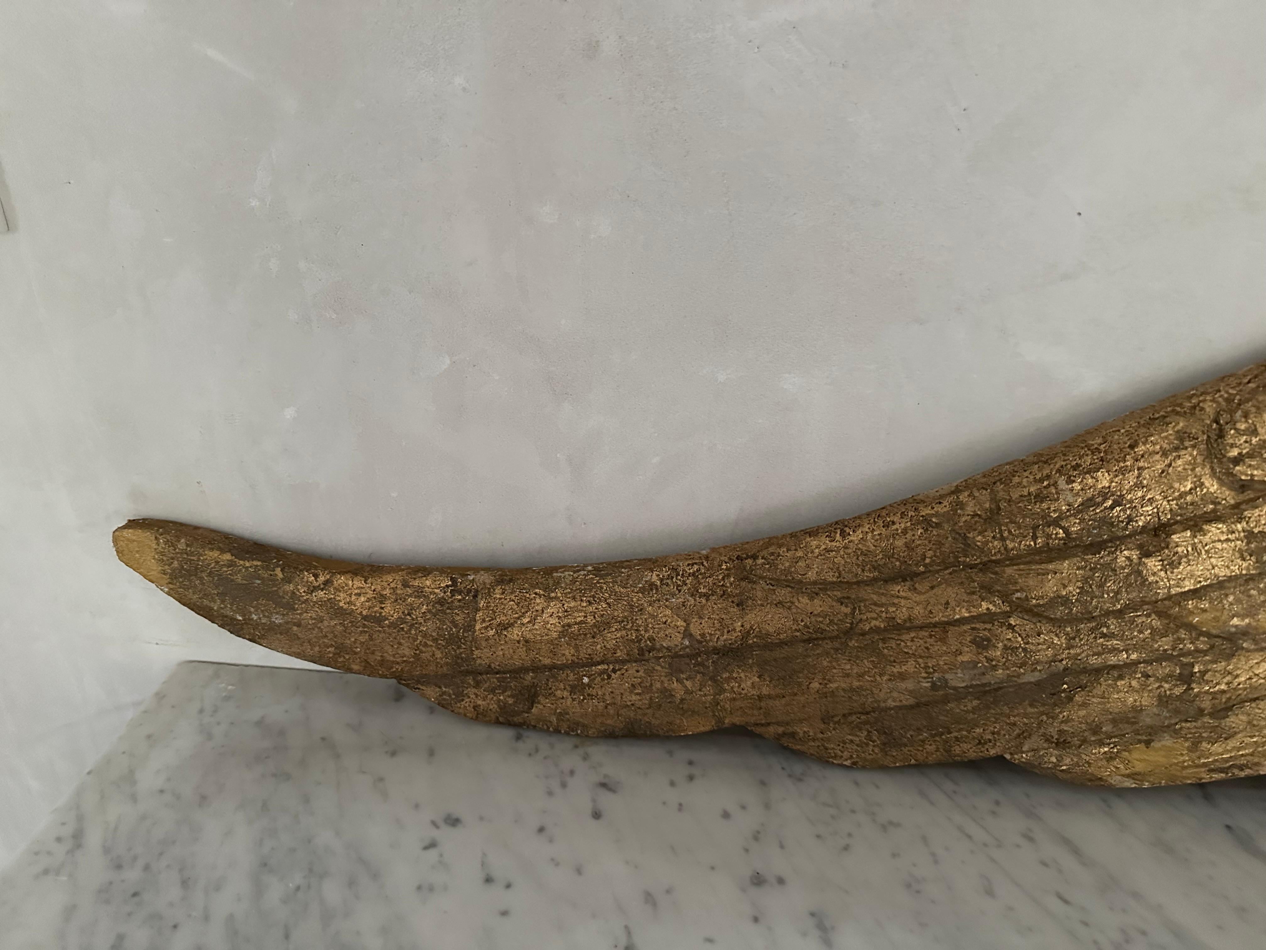 Rococò Scultura ad ala d'angelo dorata in vendita