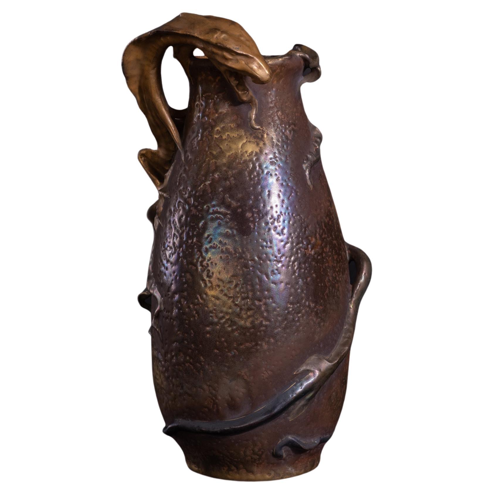 Vergoldete Jugendstilvase „Angry Web-Footed Sea Monster“ von RStK Amphora, vergoldet im Angebot