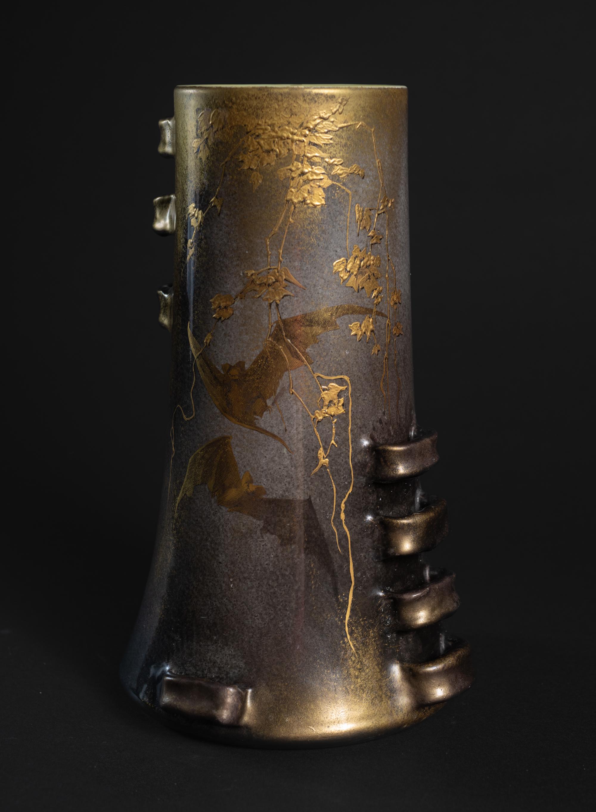 Vergoldete Vase mit Fledermausschwarm im Jugendstil von Lucien Lévy-Dhurmer für Clement Massier (Art nouveau) im Angebot