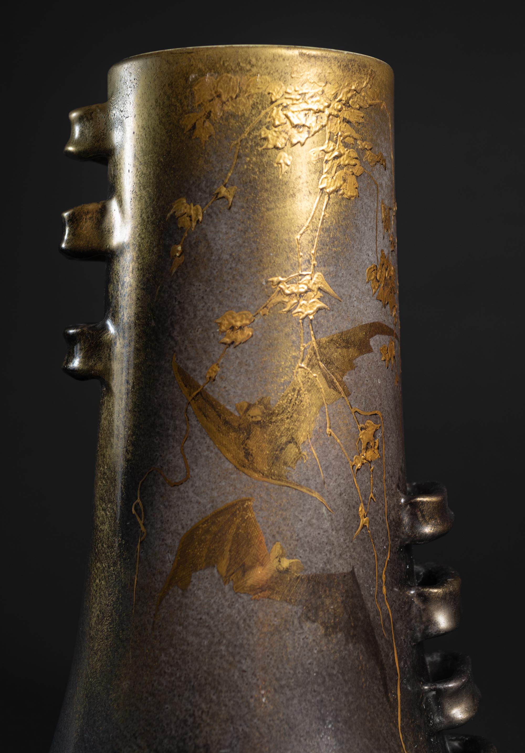 Vergoldete Vase mit Fledermausschwarm im Jugendstil von Lucien Lévy-Dhurmer für Clement Massier im Angebot 1