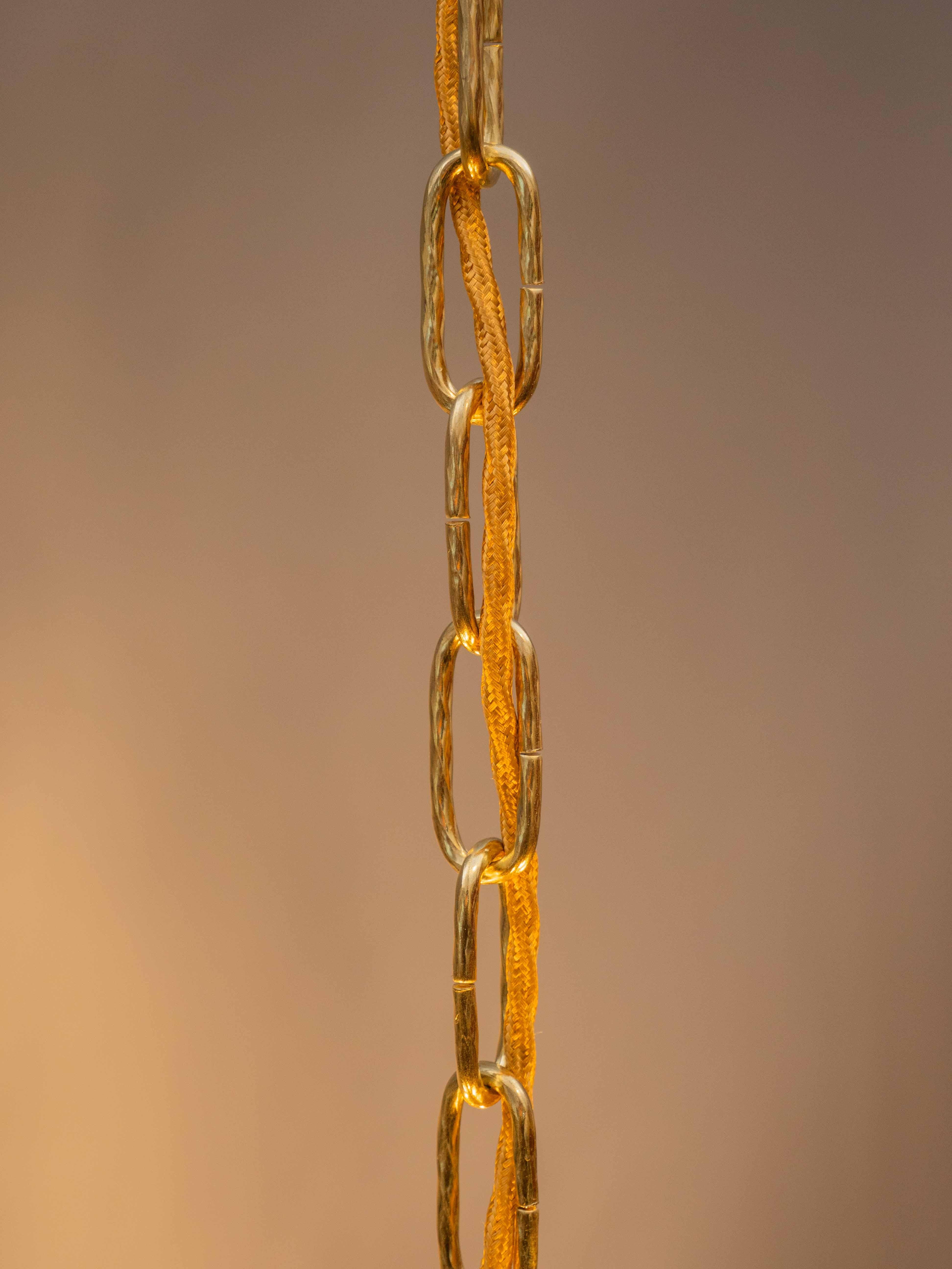 Un grand lustre en bronze des ateliers de la Maison Lucien Gau Paris en vente 4