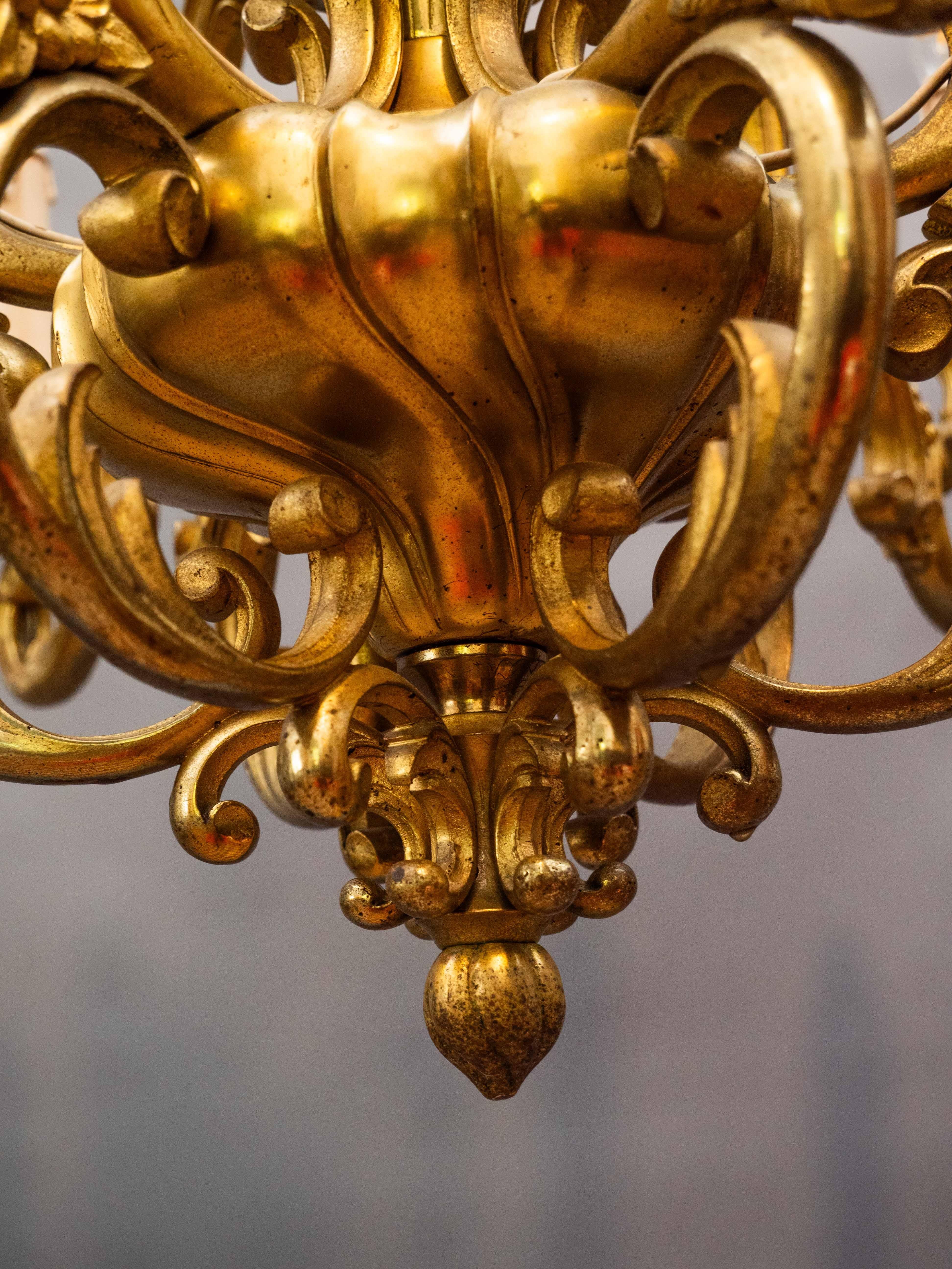 Un grand lustre en bronze des ateliers de la Maison Lucien Gau Paris en vente 2