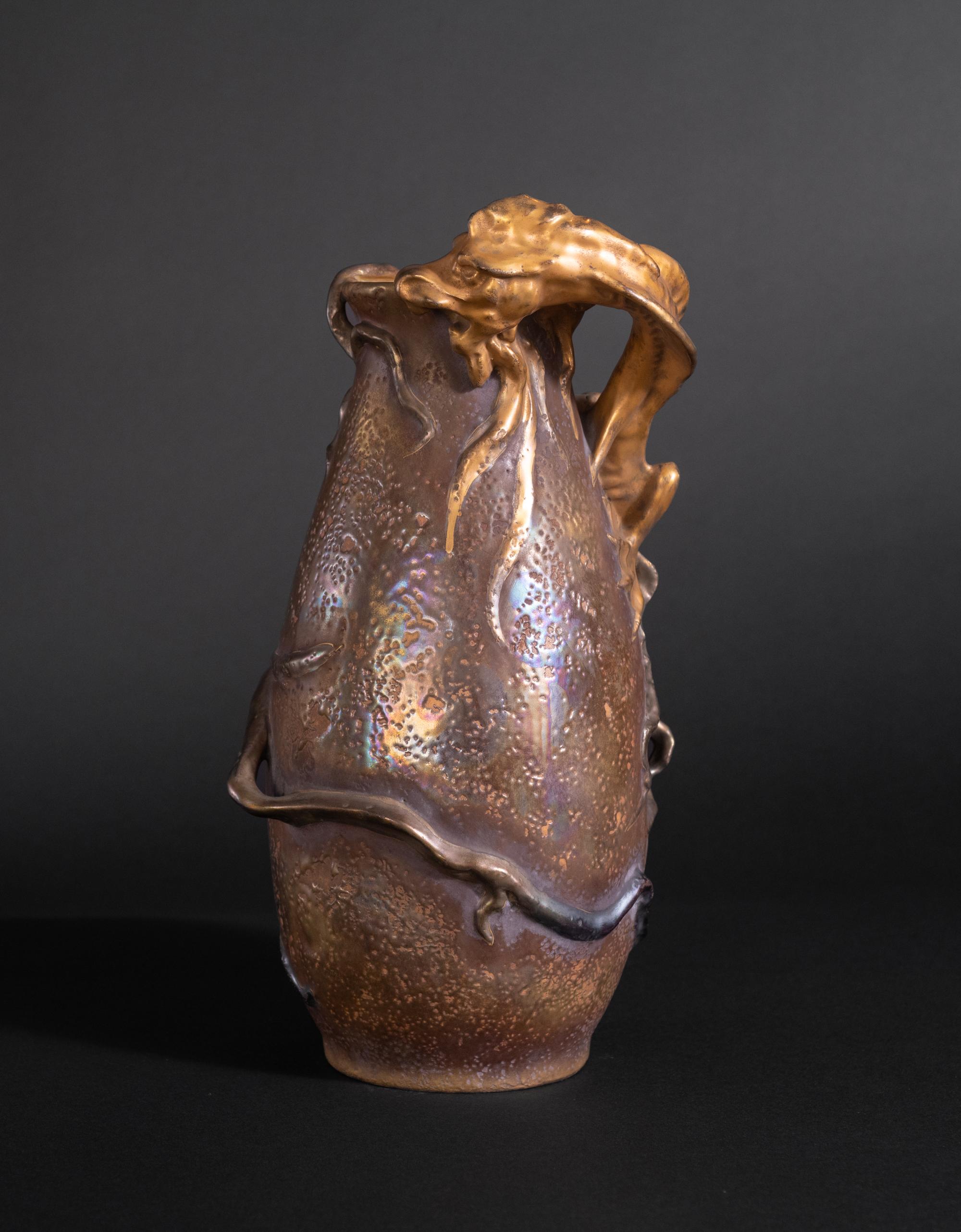 Art nouveau Vase Art Nouveau « Web-Footed Sea Monster » de RStK Amphora en vente