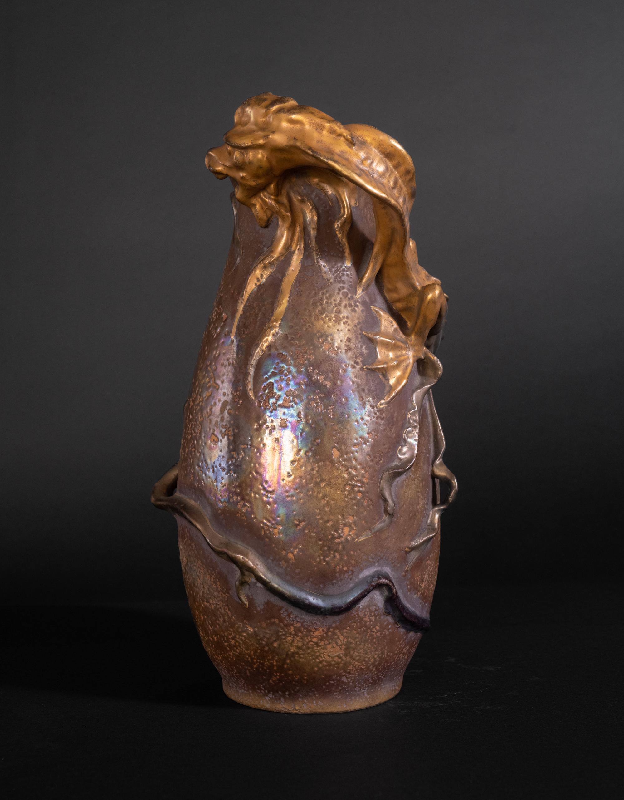 Autrichien Vase Art Nouveau « Web-Footed Sea Monster » de RStK Amphora en vente