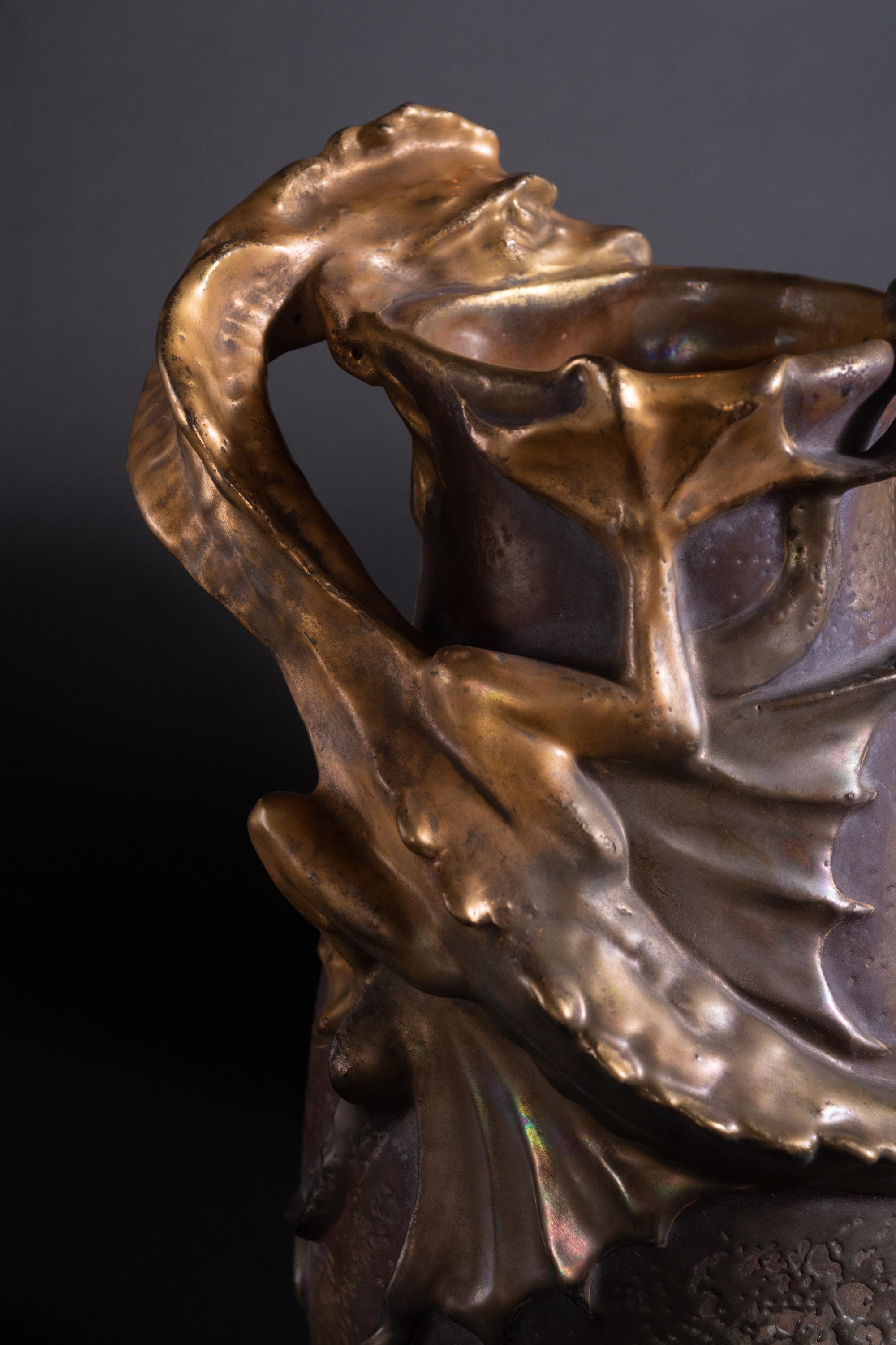 Vase Art Nouveau « Web-Footed Sea Monster » de RStK Amphora Excellent état - En vente à Chicago, US