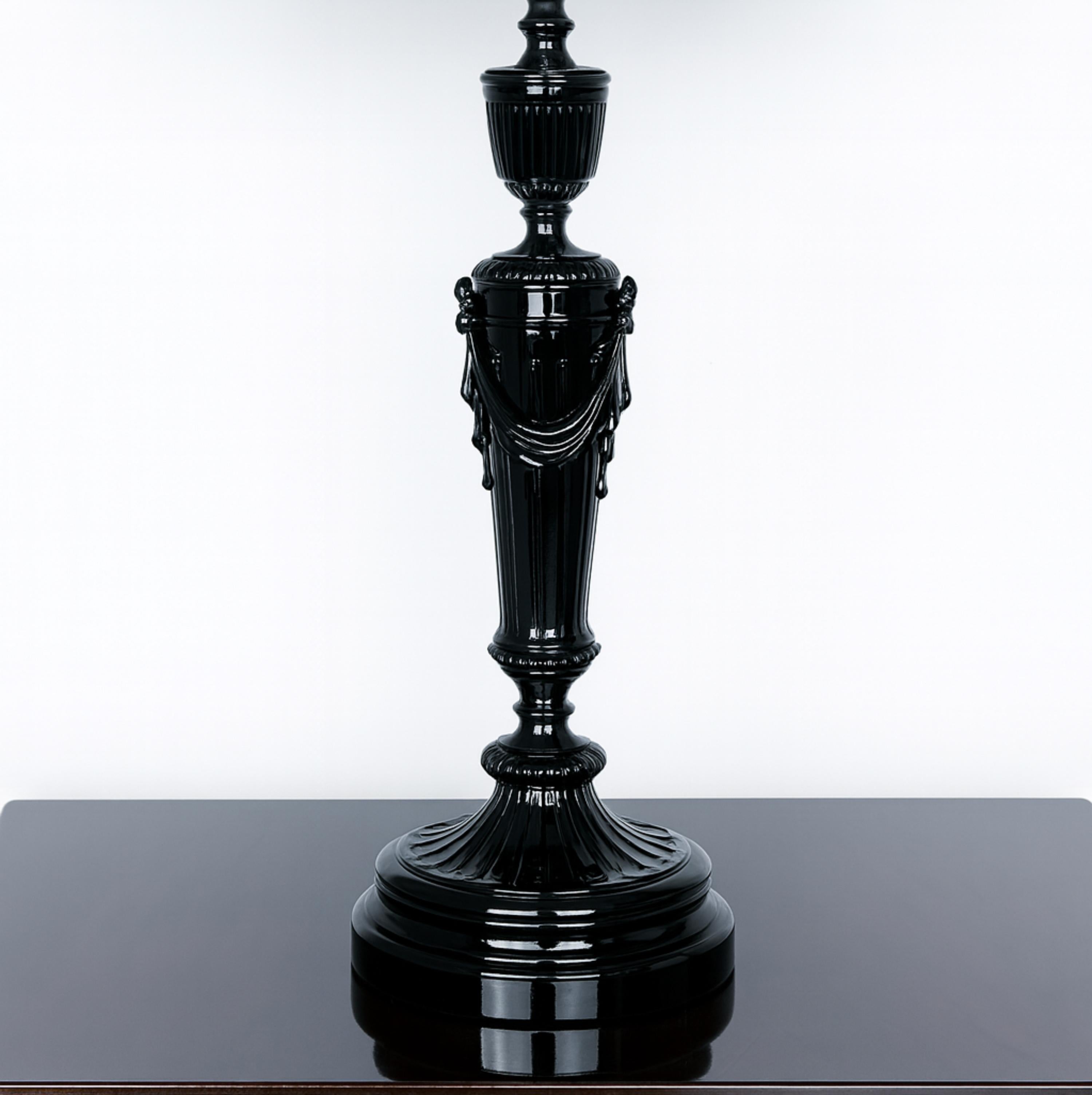 Gilded Black Lacquer Bronze Candlestick Table Lamp, Napoleon III, 19th Century In Good Condition For Sale In Lisbon, PT