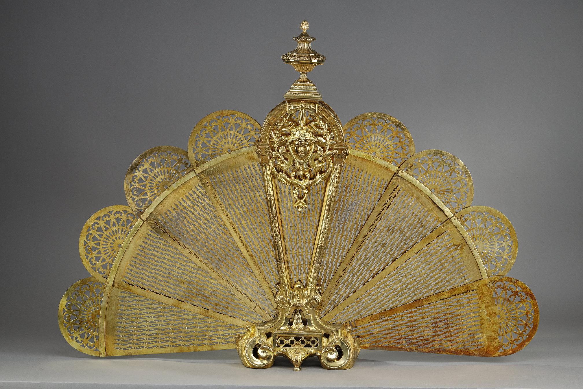 Gilded Brass and Bronze Fire Screen  In Good Condition For Sale In Paris, FR