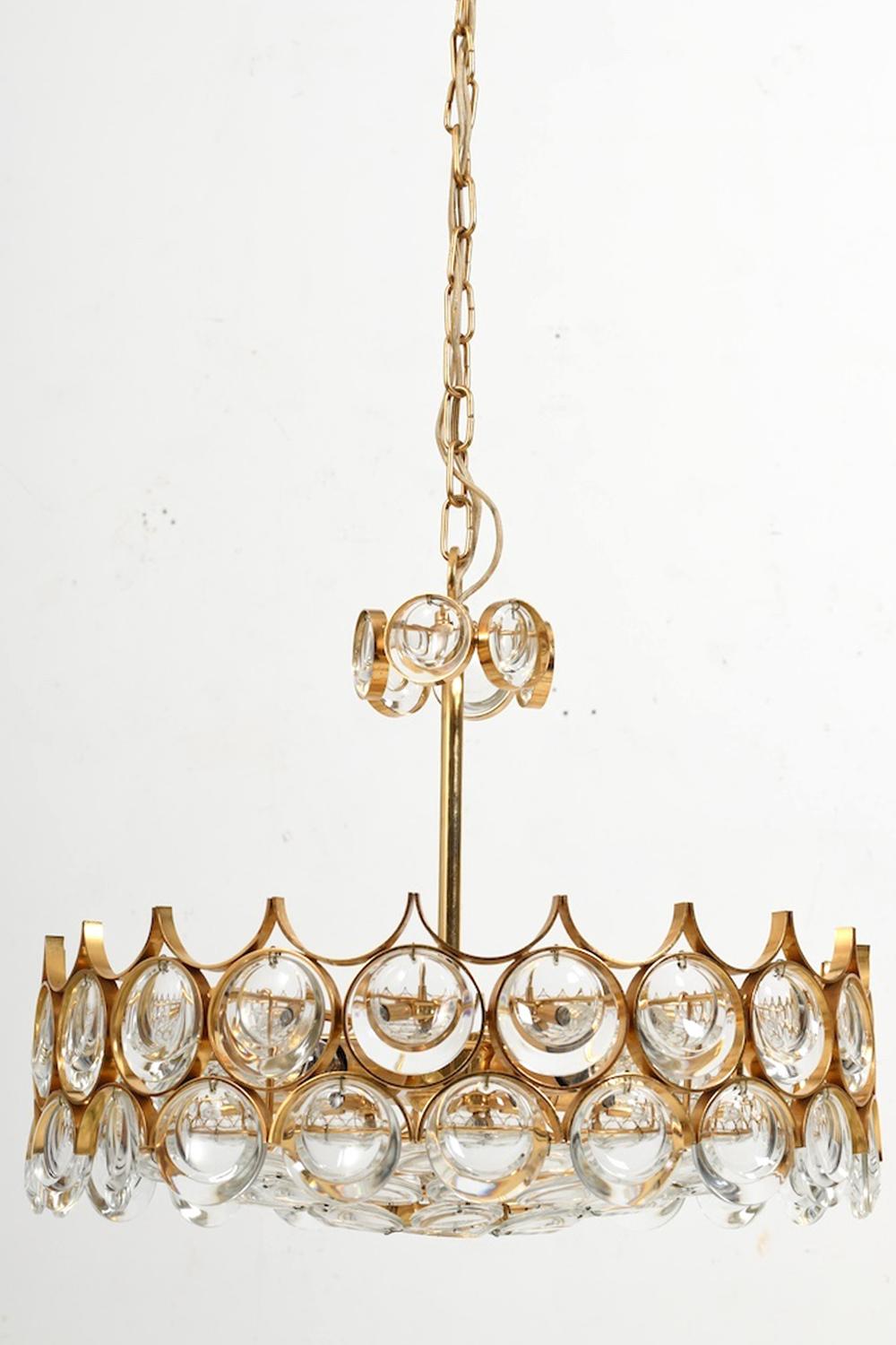 Lampadario in ottone dorato e cristallo di Palwa anni '70 in vendita 6